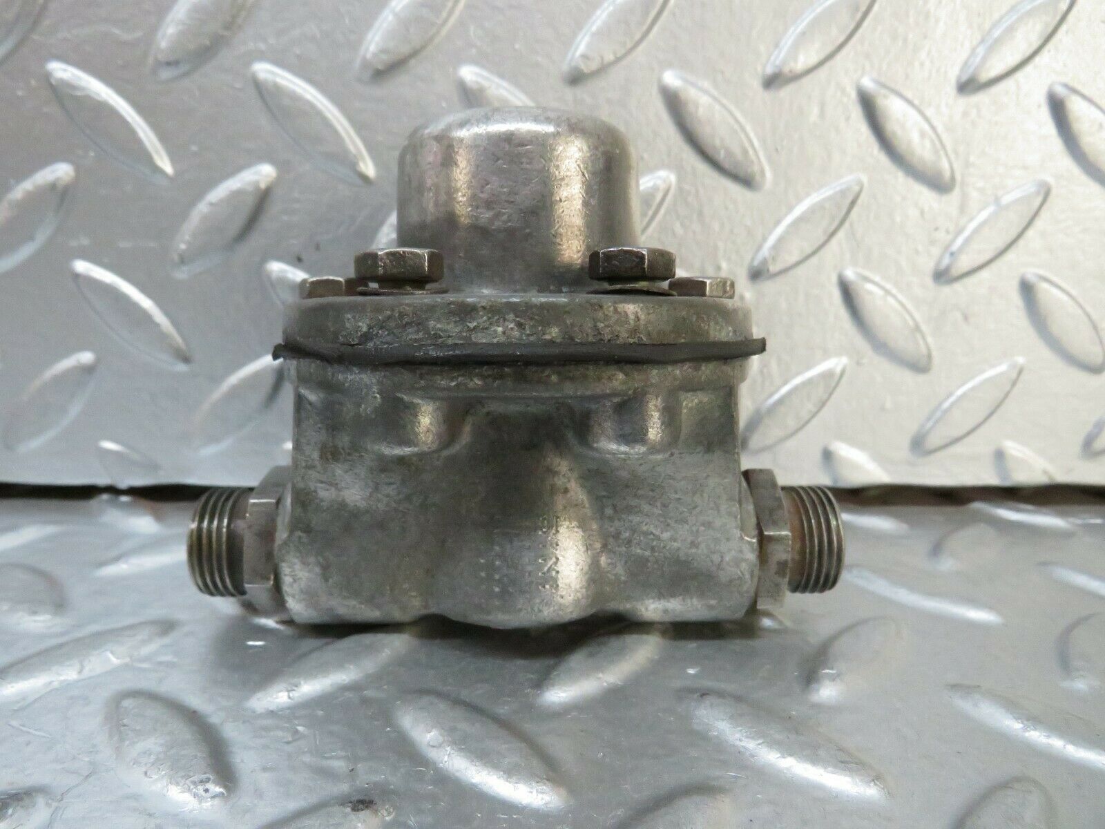 23852 Mercedes-Benz C107 450SLC Oil Pressure Damper 1161870196 1161870494