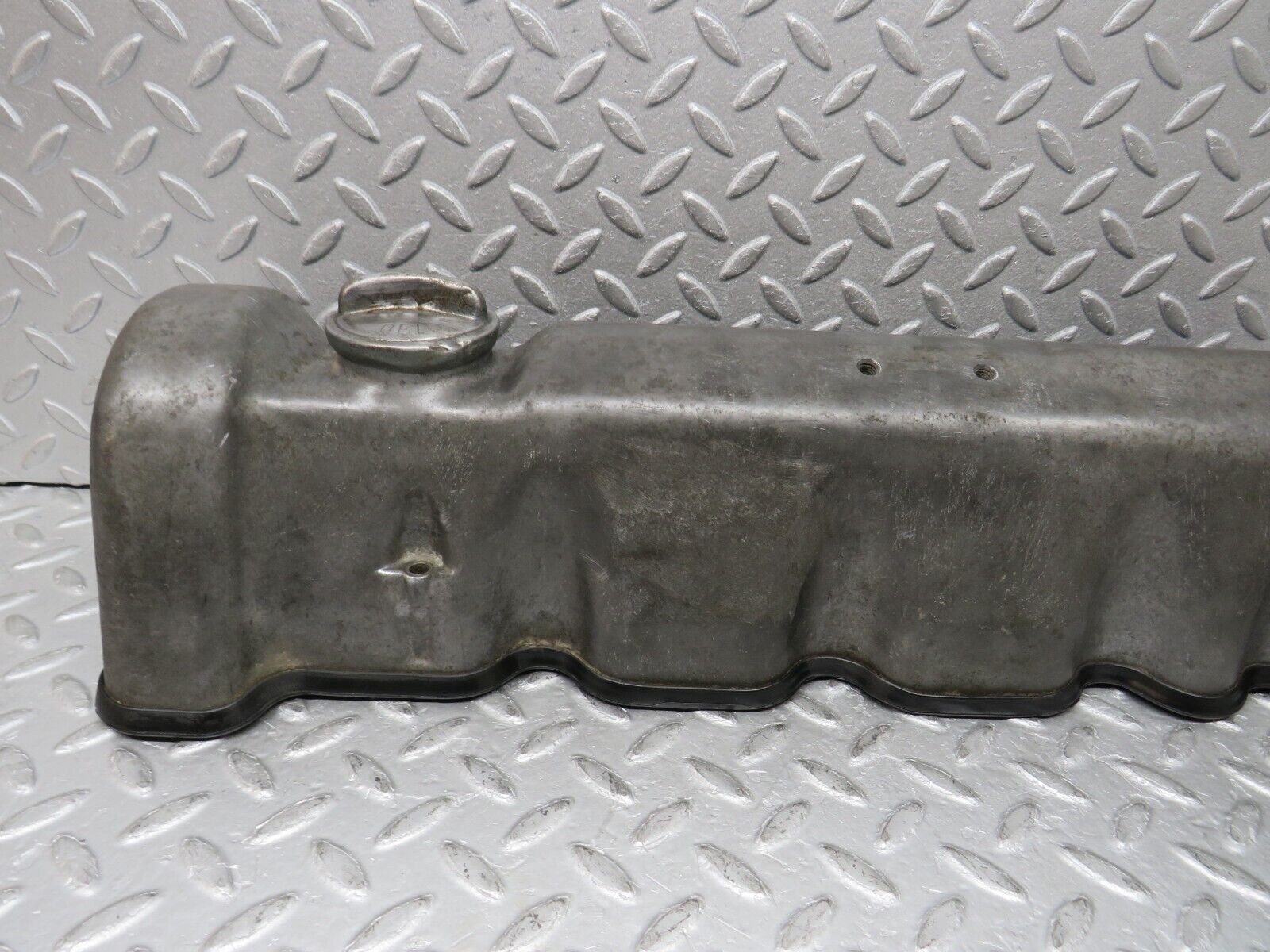 37635 Mercedes-Benz W109 300SEL Cylinder Head Valve Cover Right 1160161905