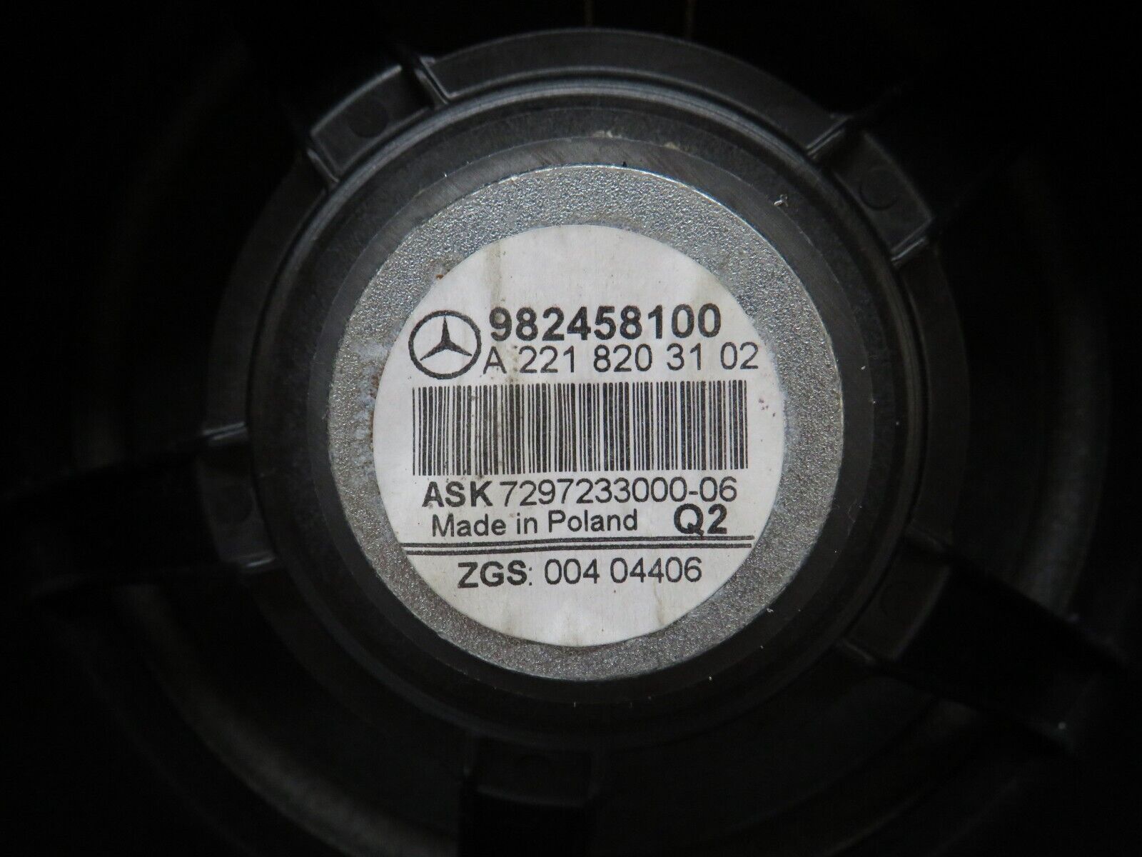 35226 Mercedes-Benz W221 Rear Right Door Loudspeaker 2218203102