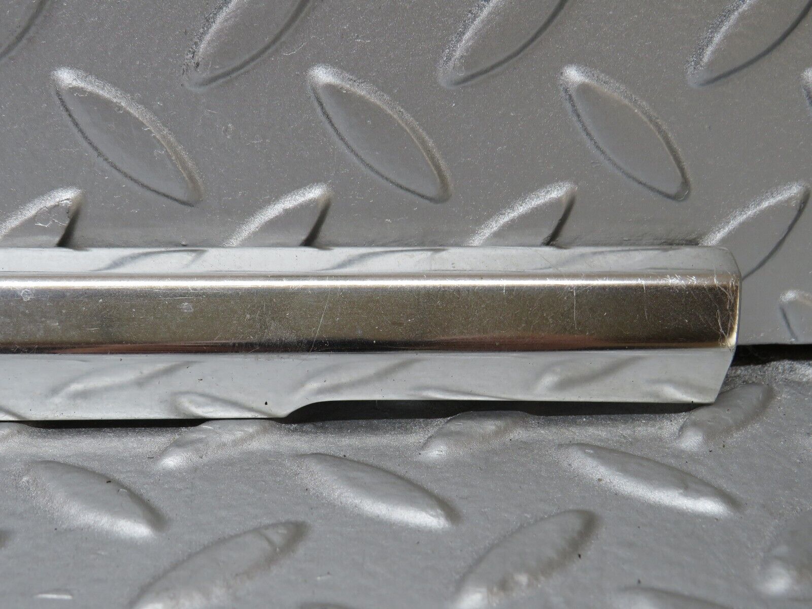 36292 Mercedes-Benz W126 420SE Front Right Door Chrome Moulding Trim