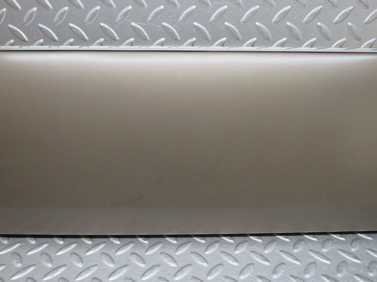 29253 Mercedes-Benz W124 230E Front Right Door Lower Trim 1246901640