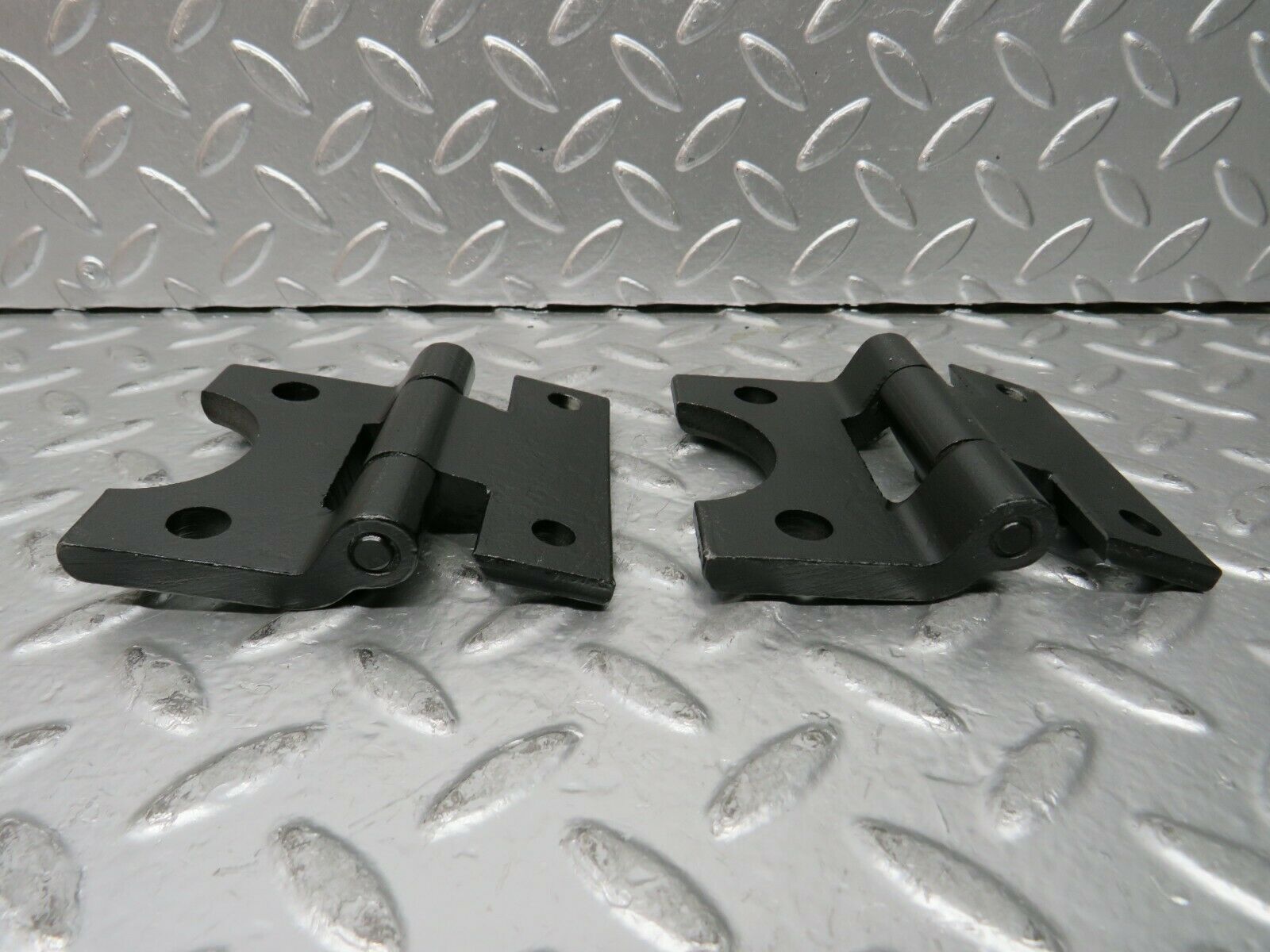 23377 Mercedes-Benz W116 350SE Left Door Hinges Pair