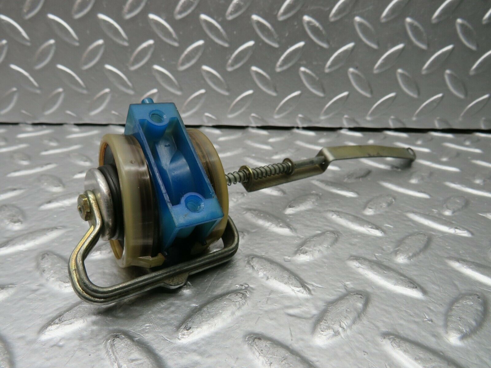 22788 Mercedes-Benz C107 450SLC Coupe Trunk Lock Vacuum Actuator