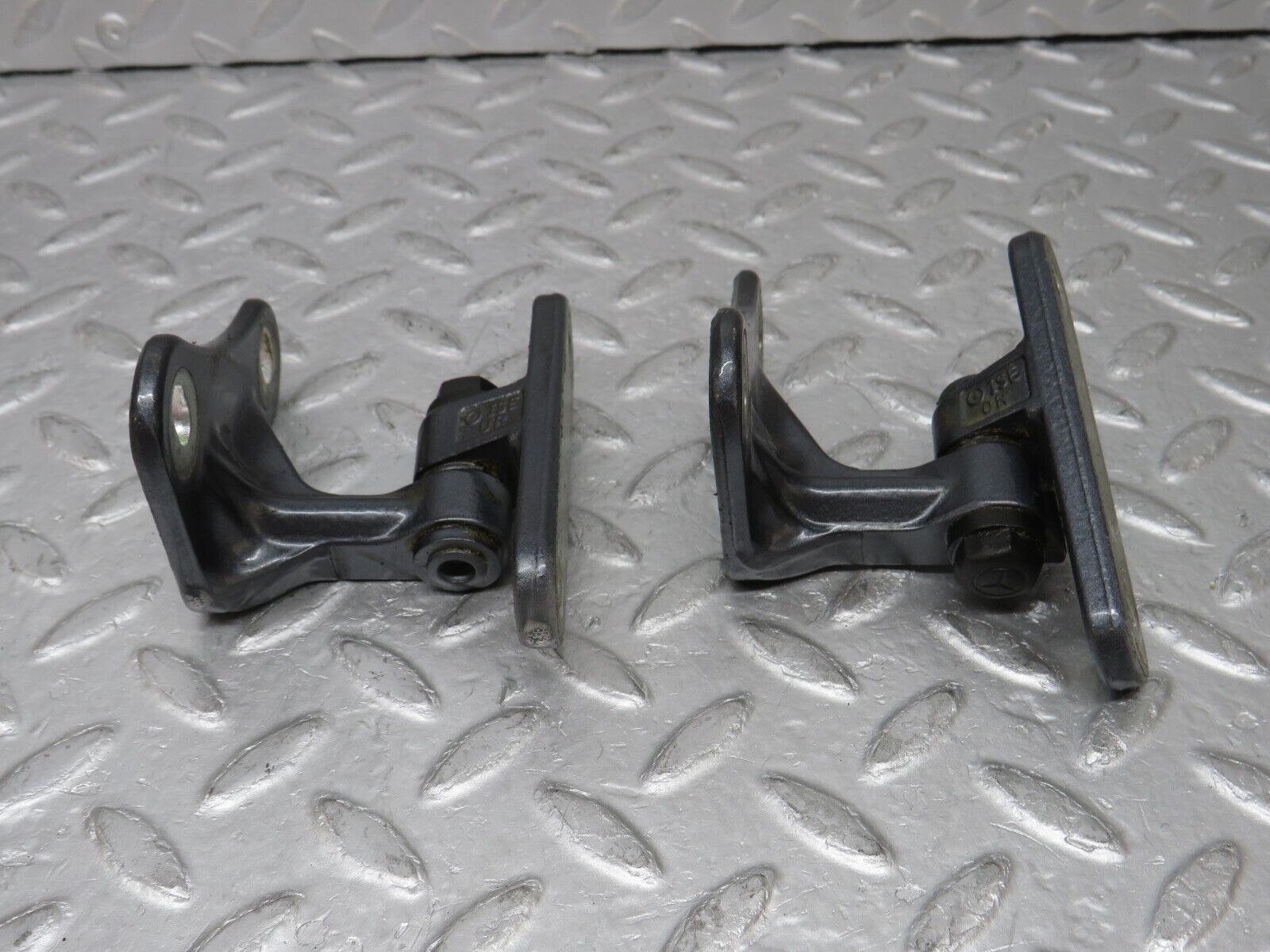 35266 Mercedes-Benz W221 Front Right Door Hinge