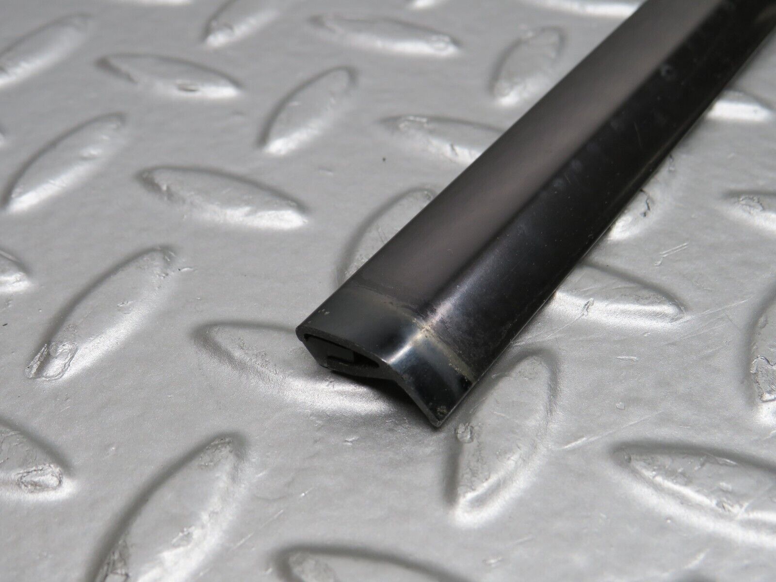 38523 Mercedes-Benz R129 280SL Coupe Right Door Window Moulding Trim