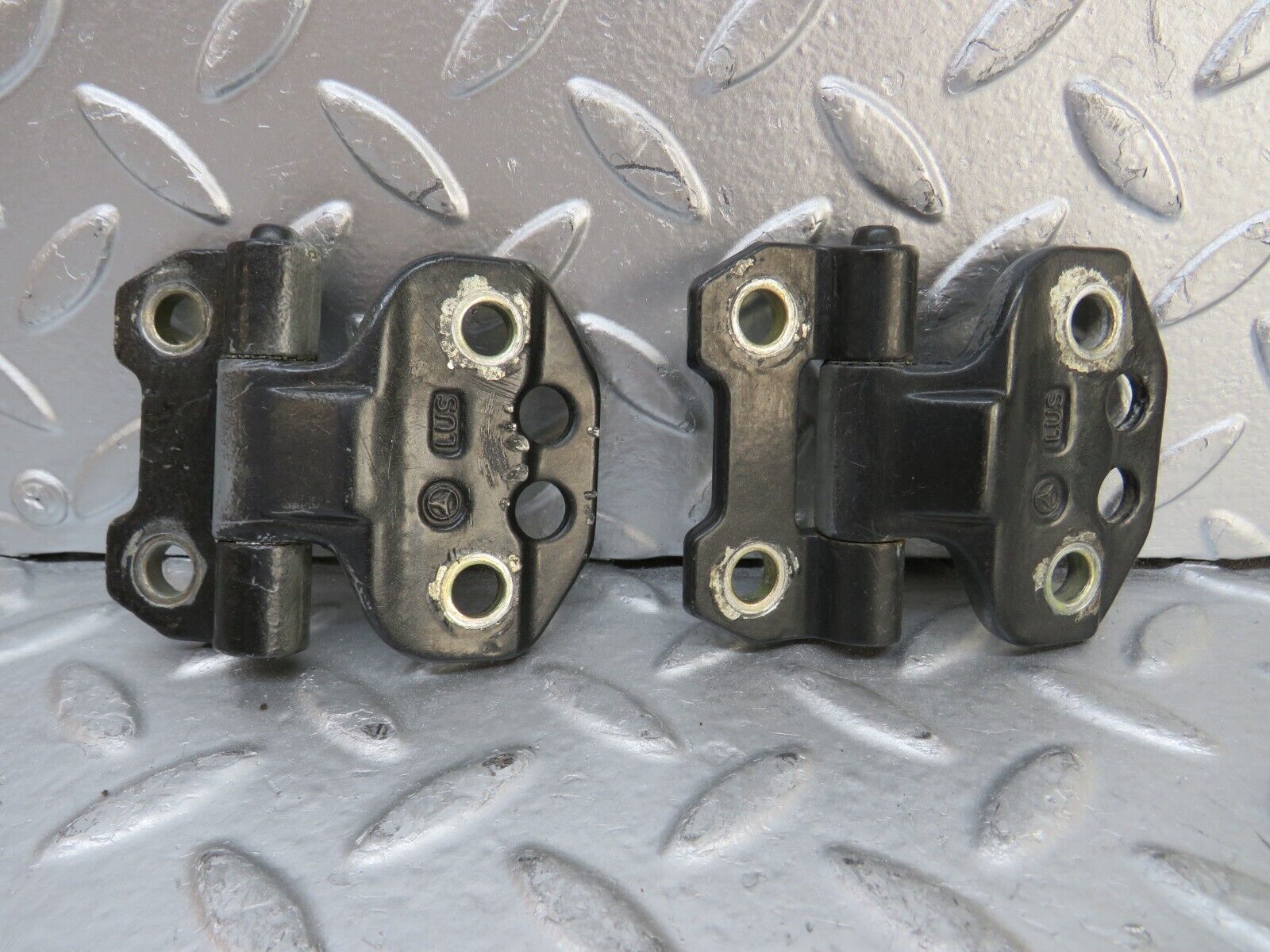 26701 Mercedes-Benz C124 220CE Coupe Left Door Hinge Pair