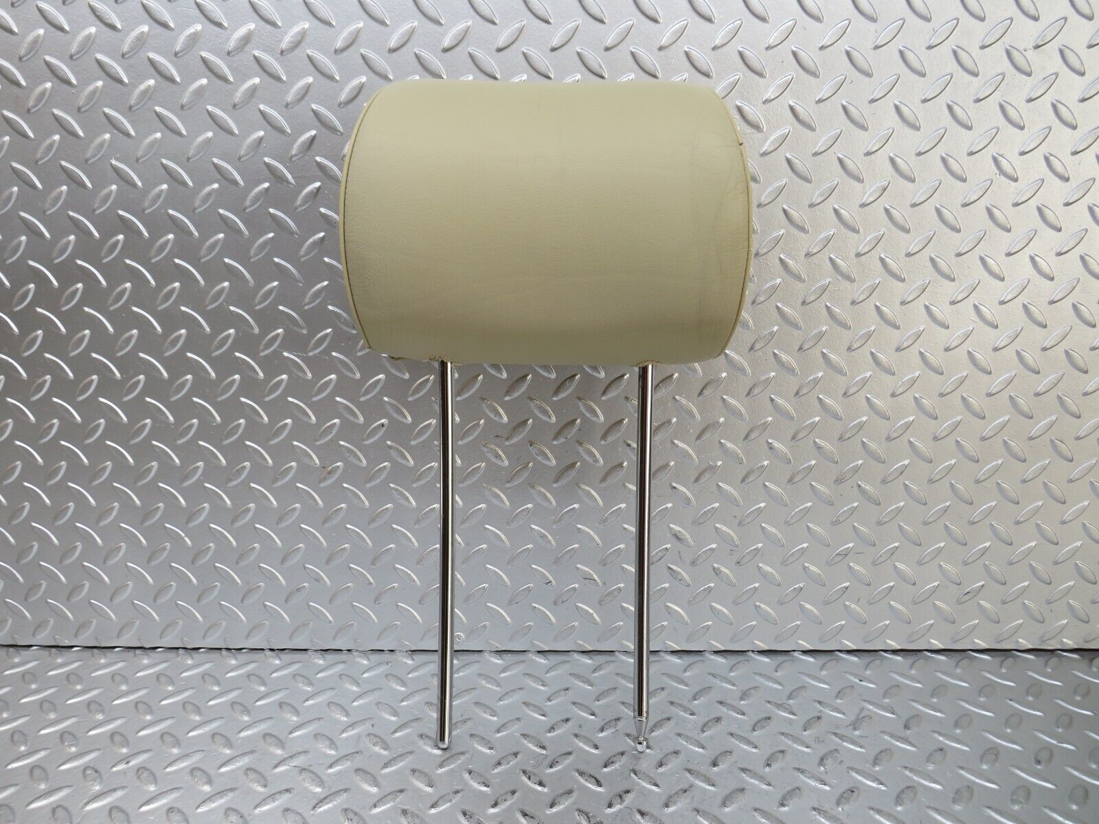 26662 Mercedes-Benz C124 220CE Coupe Front Right Seat Headrest Leather Beige