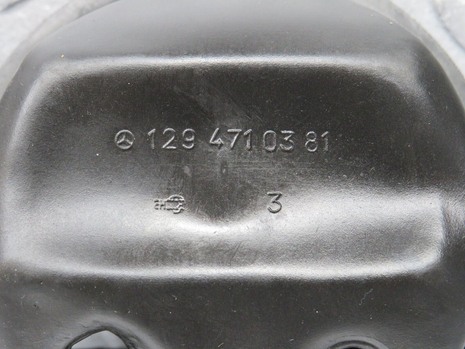 39717 Mercedes-Benz R129 320SL Coupe Fuel Tank Rubber Seal 1294710381 1294710481