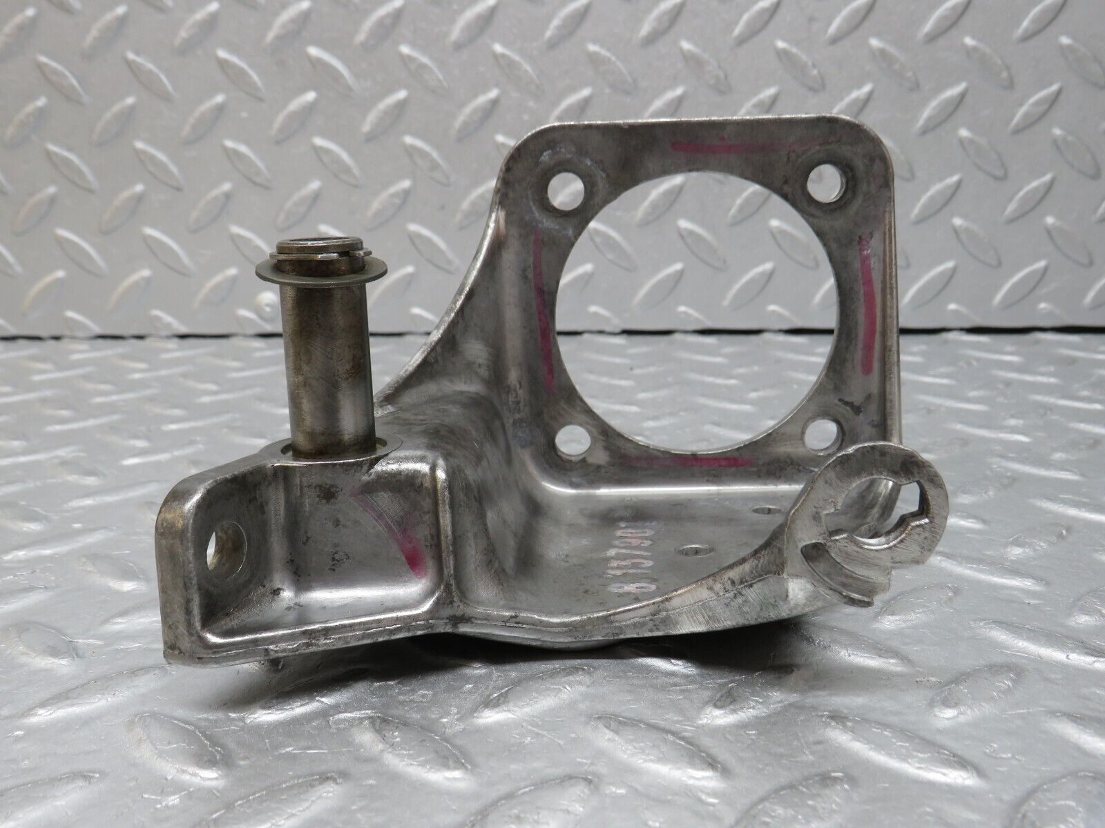 36535 Mercedes-Benz W201 190E 2.0L Brake Pedal Bracket 1242900519