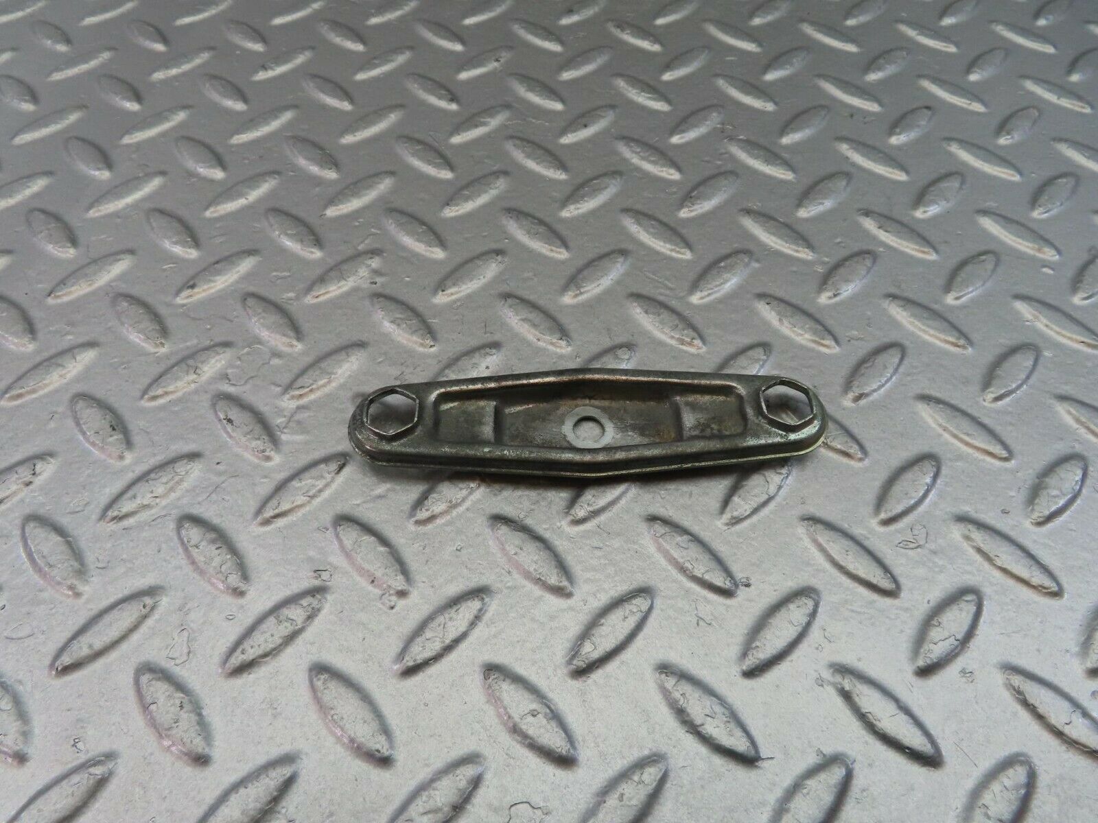 10550 Mercedes-Benz W201 190E Fuel Injector Nozzle Clamp Bracket