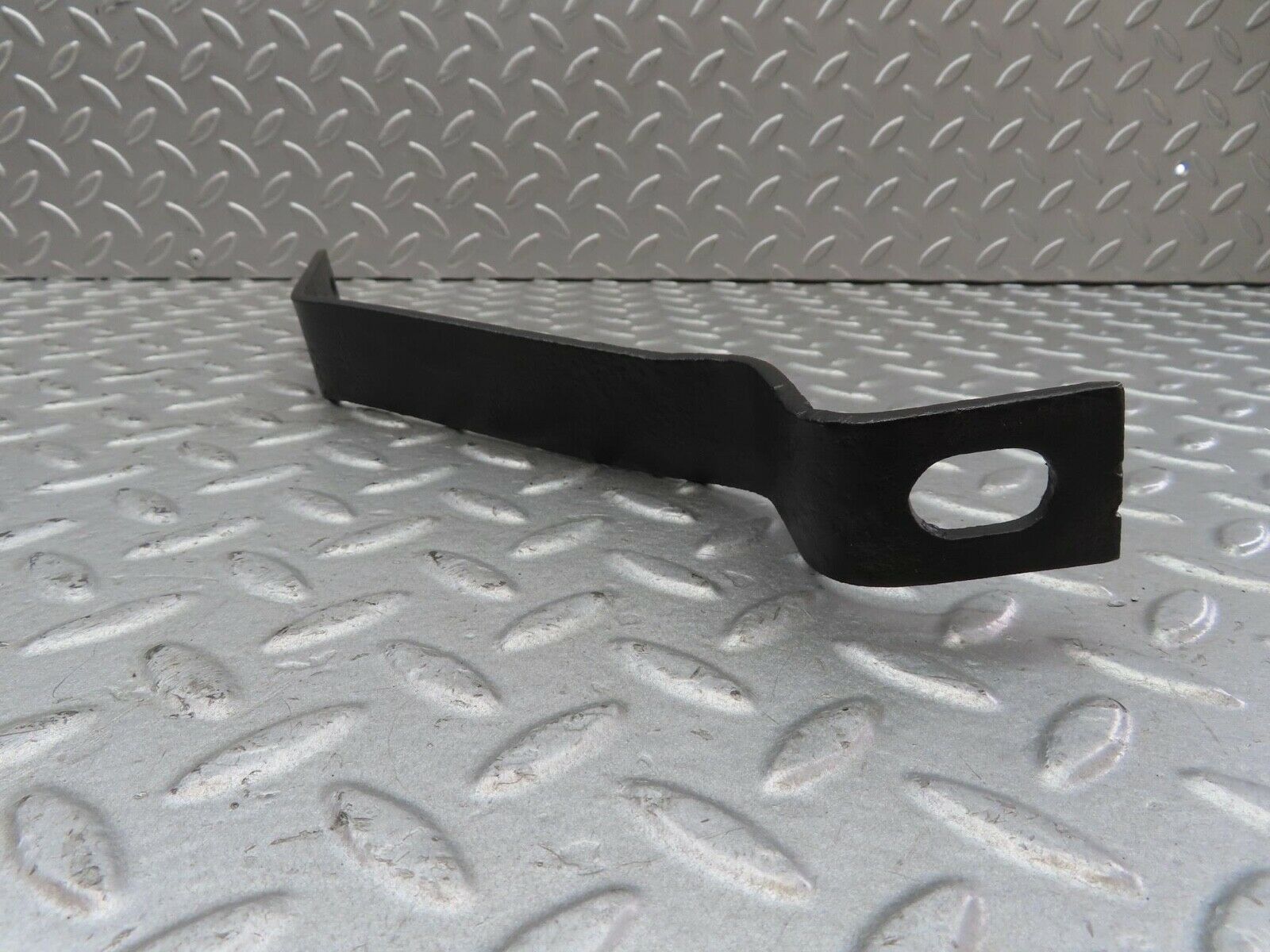 13882 Mercedes-Benz C107 280SLC Front Bumper Bracket