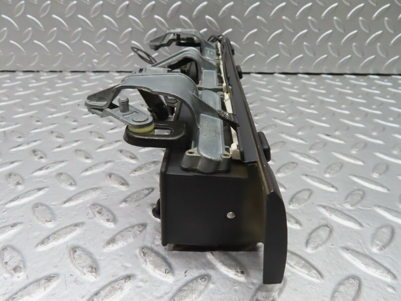 21667 Mercedes-Benz W126 300SE Dashboard Centre Air Vent 1268310030