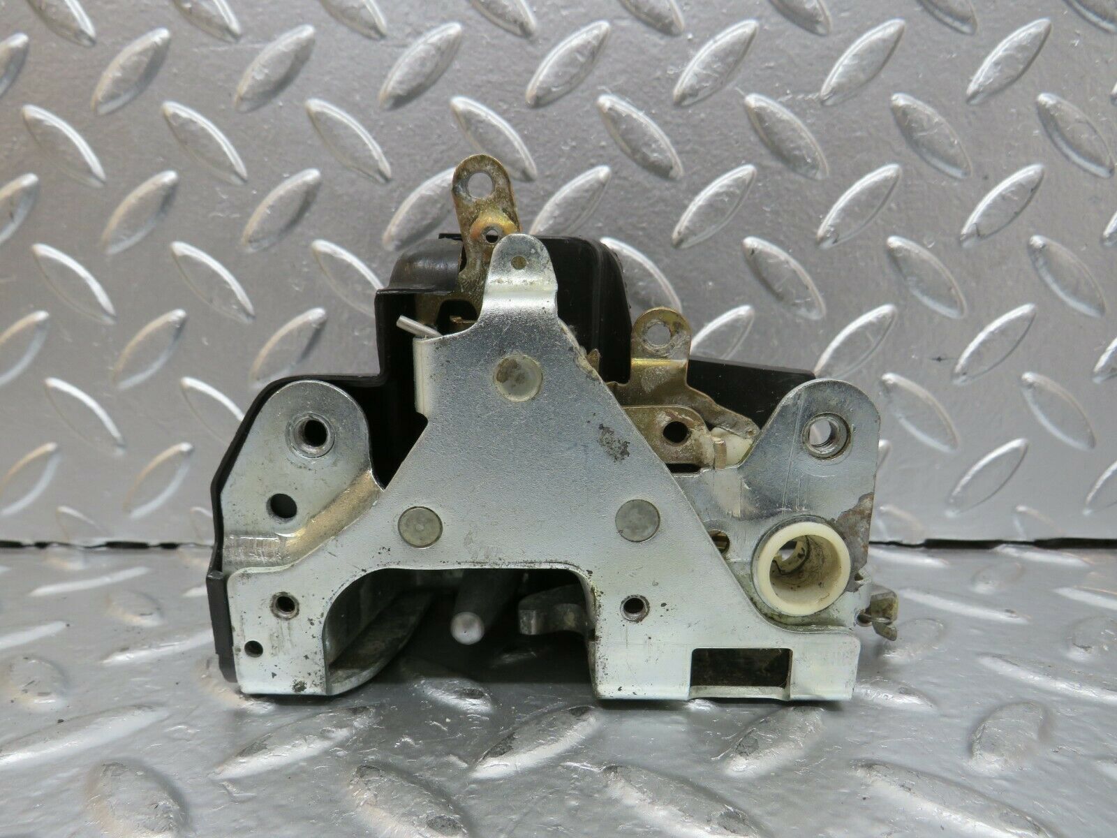 23951 Mercedes-Benz W123 280E Front Left Door Lock Mechanism 1237230108