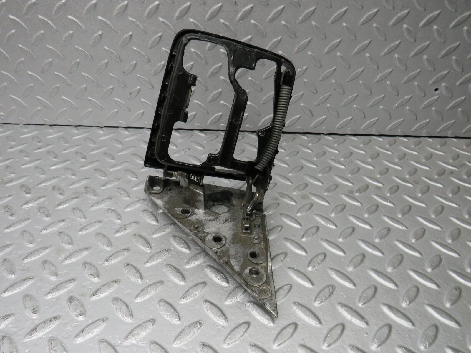 38200 Mercedes-Benz W201 190E 2.0L Wing Mirror Bracket With Frame Left 1248110541 1248110335