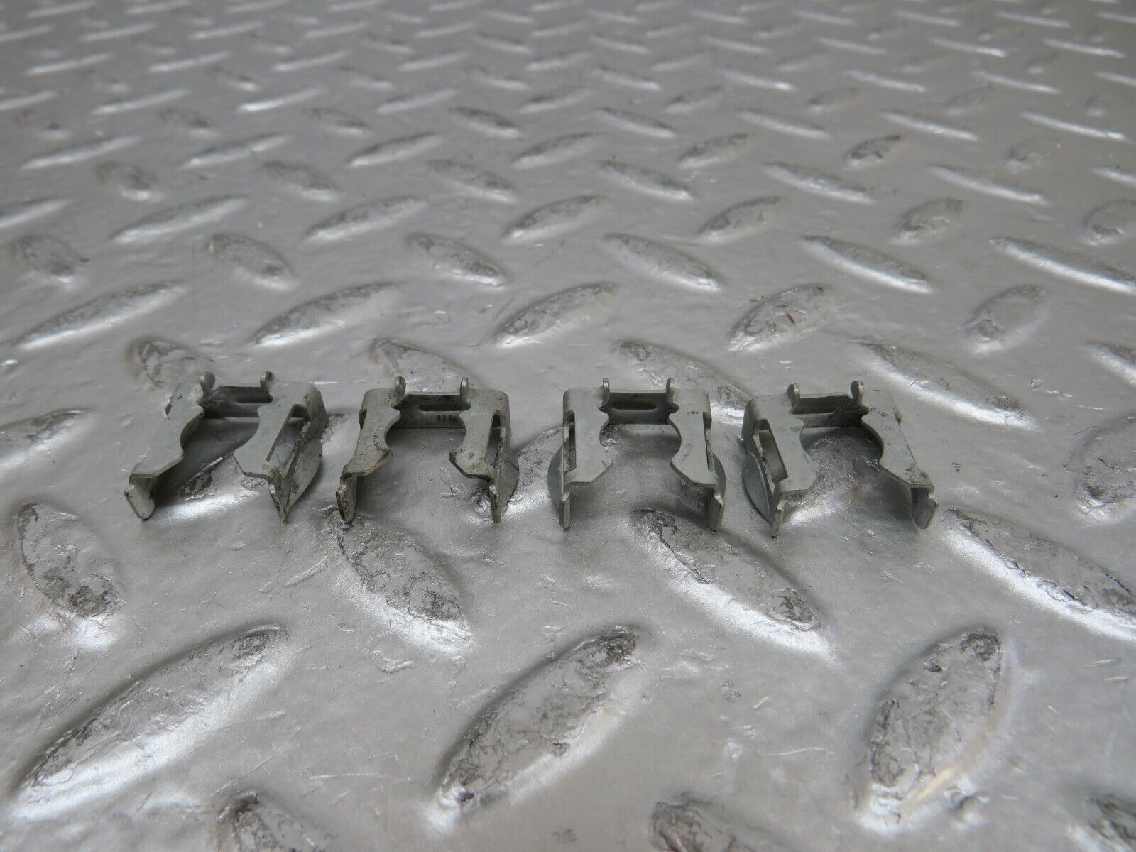 26717 Mercedes-Benz C124 220CE Coupe Fuel Injector Bracket Holder Set