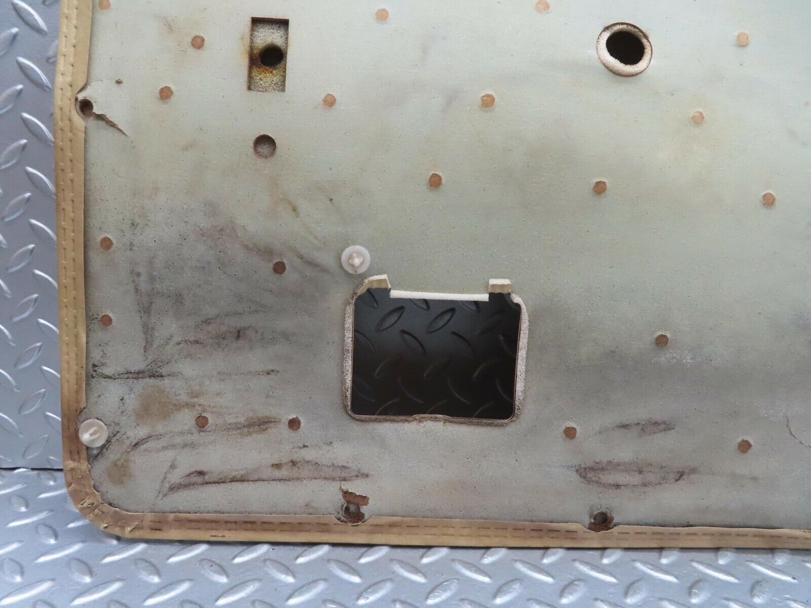 13512 Mercedes-Benz W123 200 Rear Left Door Card Cream