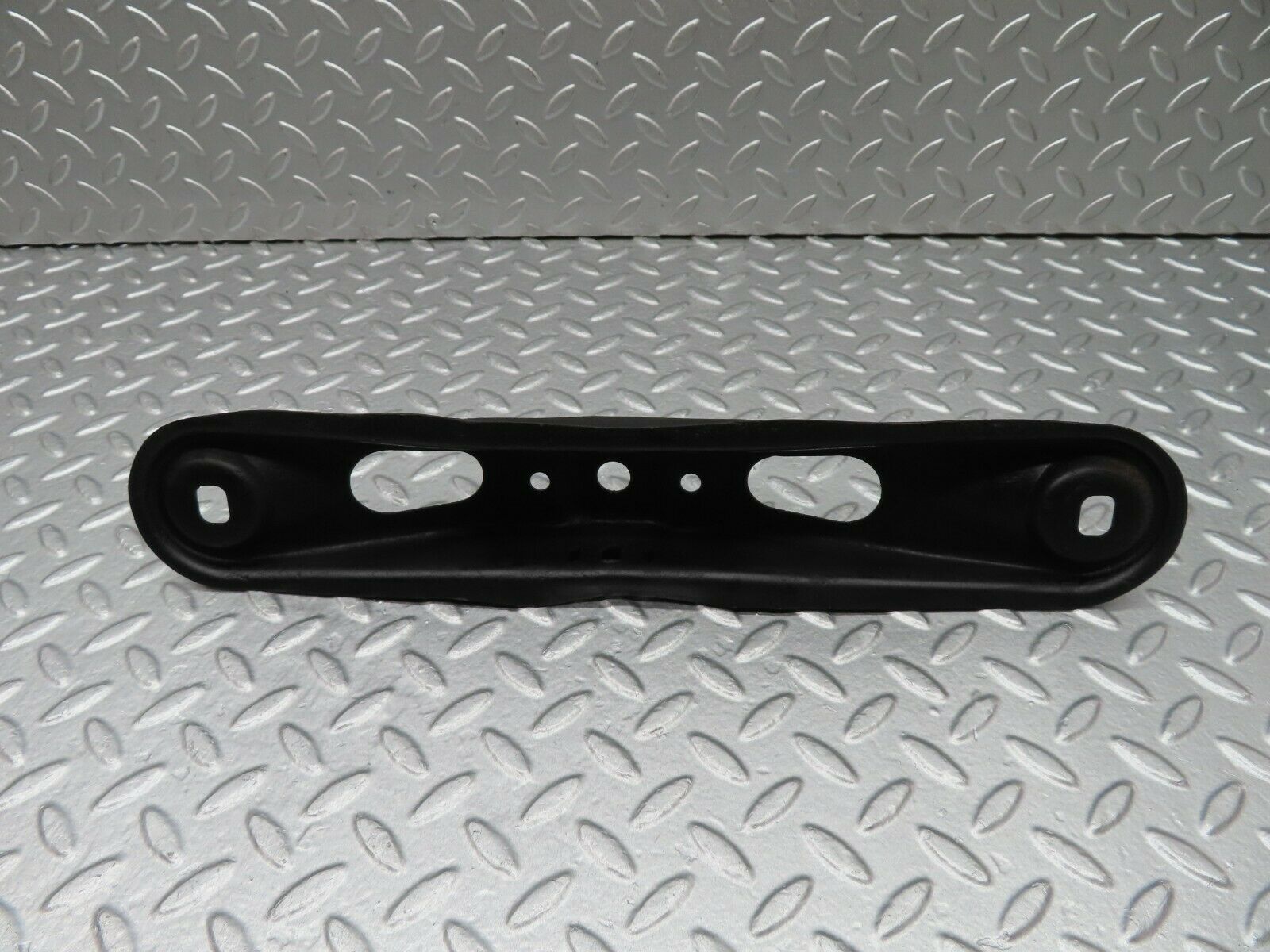 17969 Mercedes-Benz W123 200 Gearbox Bracket