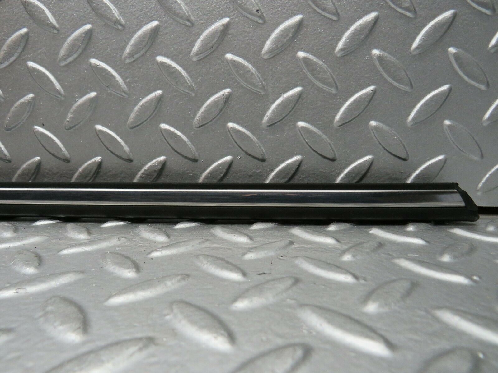 23000 Mercedes-Benz C123 230CE Coupe Front Left Fender Wing Centre Moulding Trim