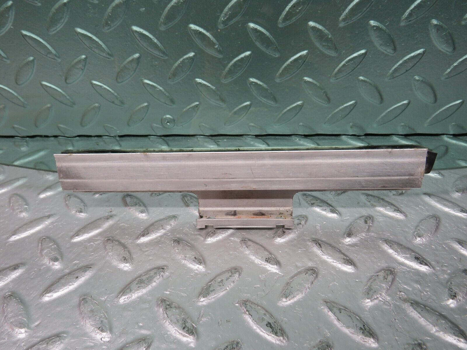 31476 Mercedes-Benz S124 220TE Wagon Rear Left Door Window Glass