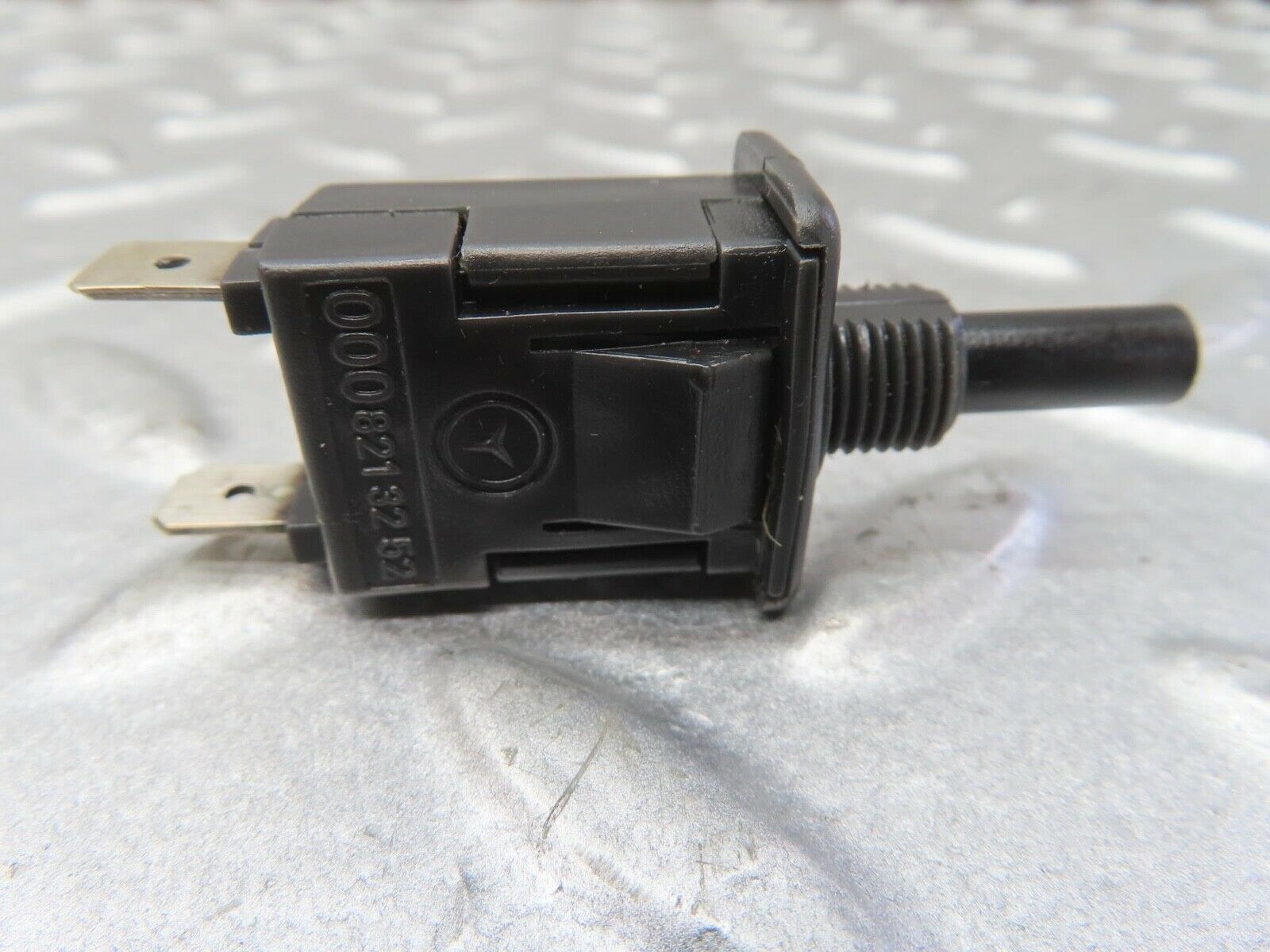 13677 Mercedes-Benz W123 200 Glove Box Light Switch 0008213252