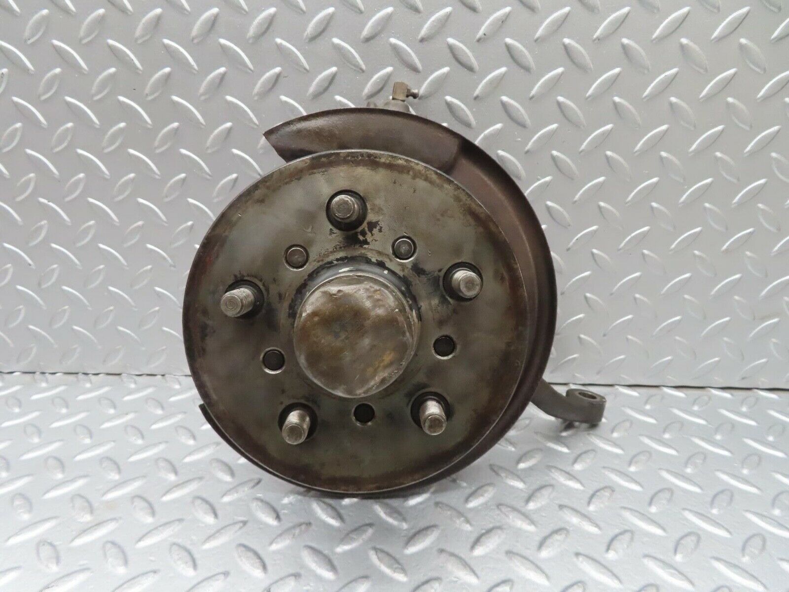 12990 Mercedes-Benz W111 220SE Front Left Wheel Hub