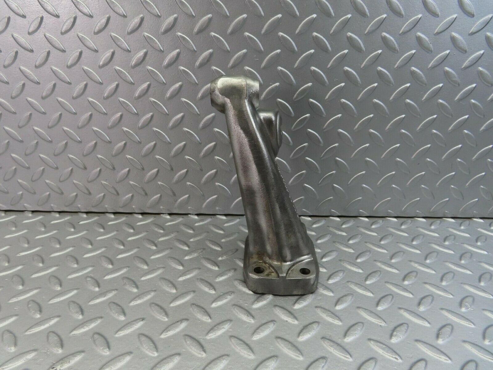 9811 Mercedes-Benz C123 280CE Coupe Engine Mount Bracket Right Side 1232230304