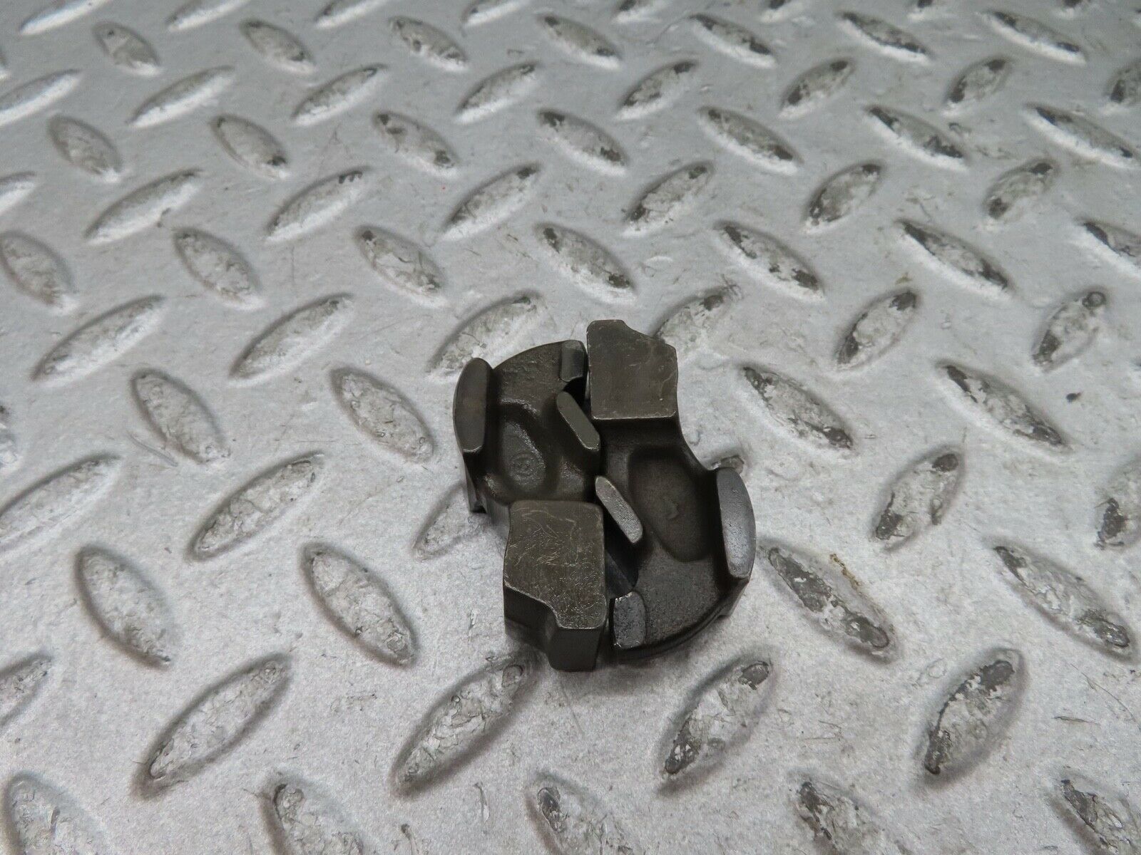 17865 Mercedes-Benz W116 450SEL Valve Rocker Arm