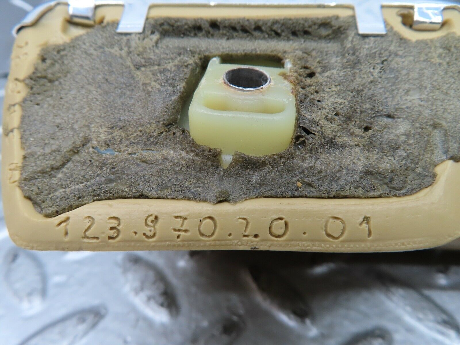 21029 Mercedes-Benz W123 230E Interior Door Handle Right Side Beige 1239702001