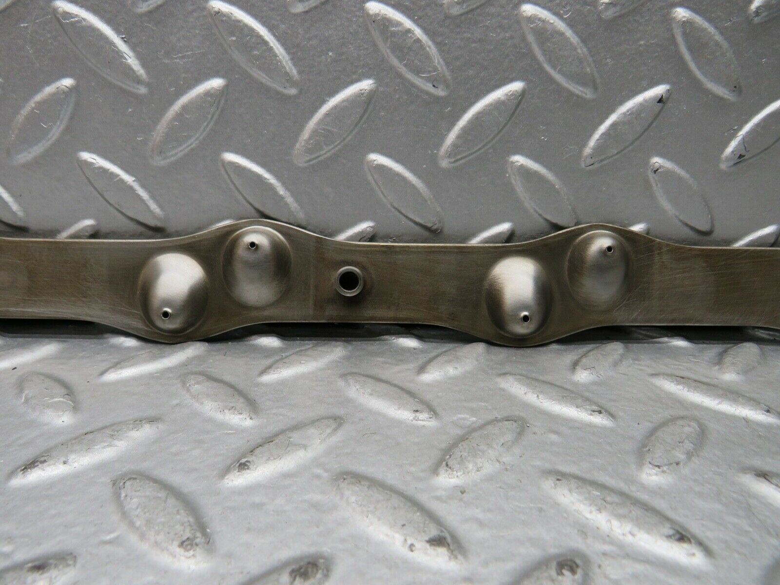 21753 Mercedes-Benz W126 300SE Camshaft Oil Tube