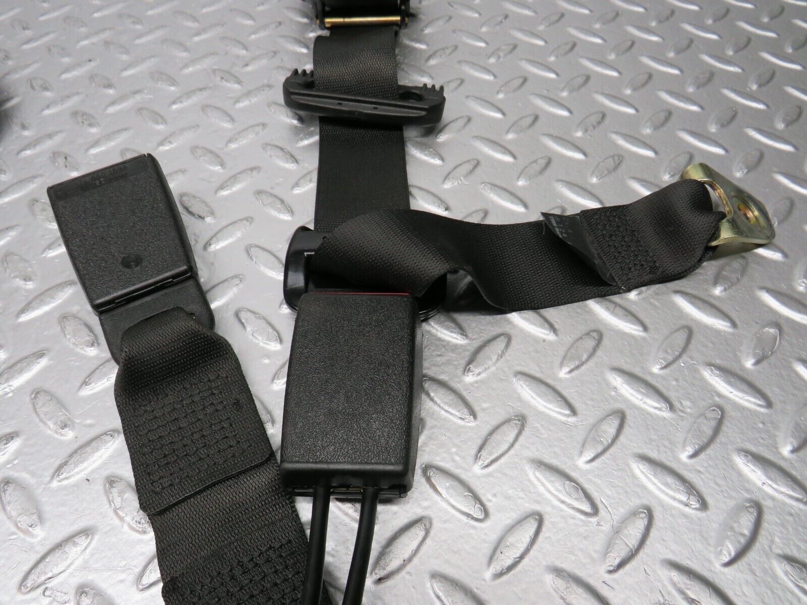 30560 Mercedes-Benz W124 230E Rear Seat Belt & Buckles 1248600086 1248608585