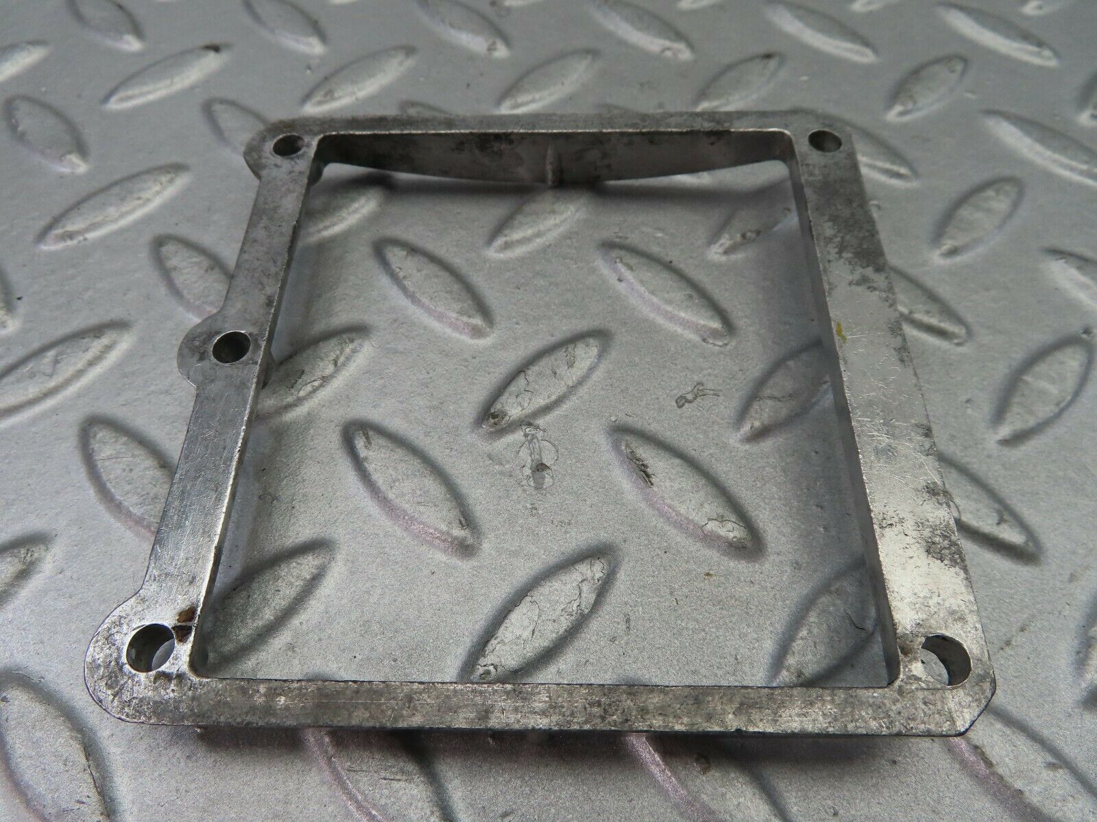 7432 Mercedes-Benz W116 450SE Fuse Box Flange 1165450049