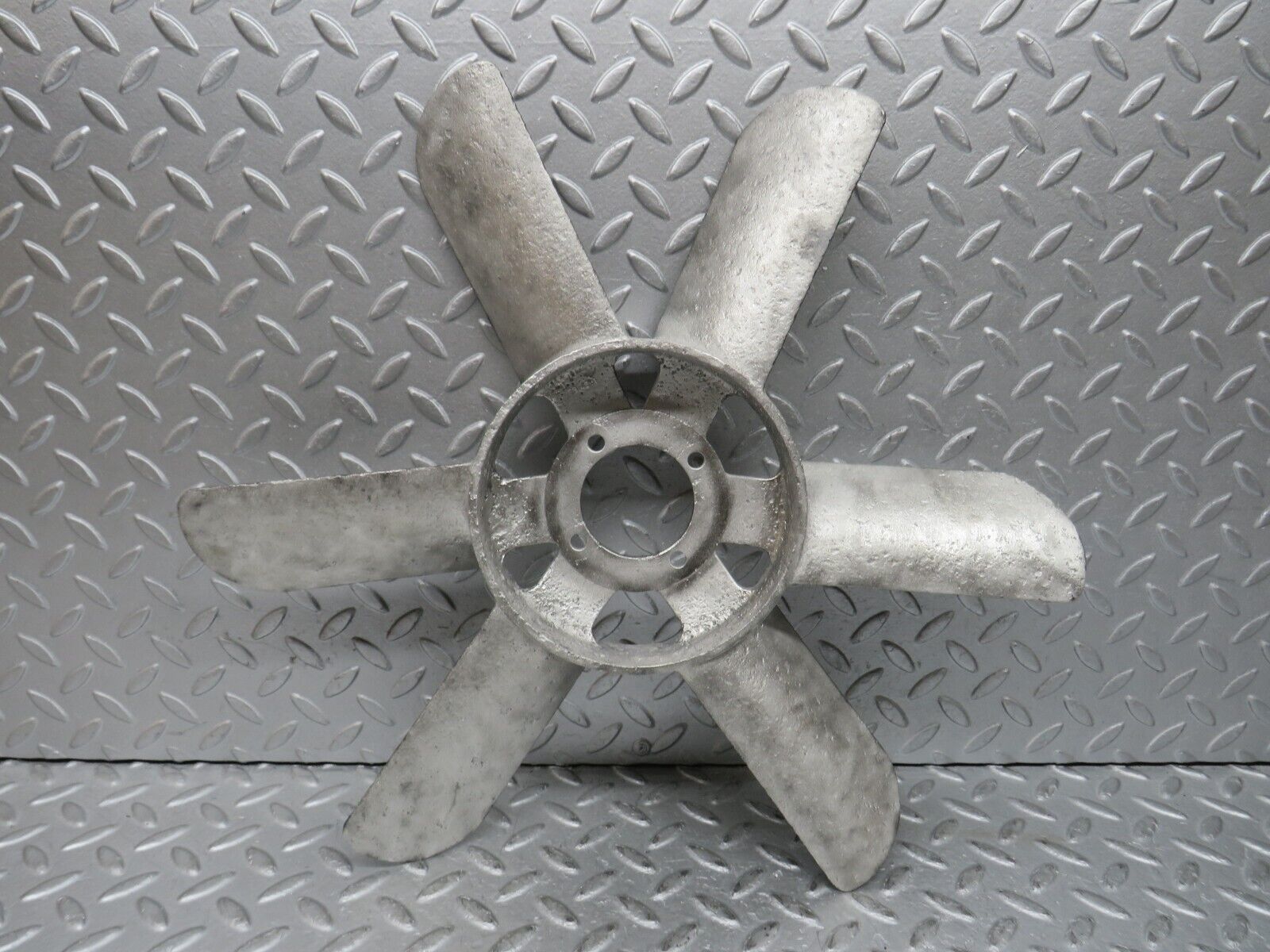 37640 Mercedes-Benz W109 300SEL Engine Cooling Fan 1082050206