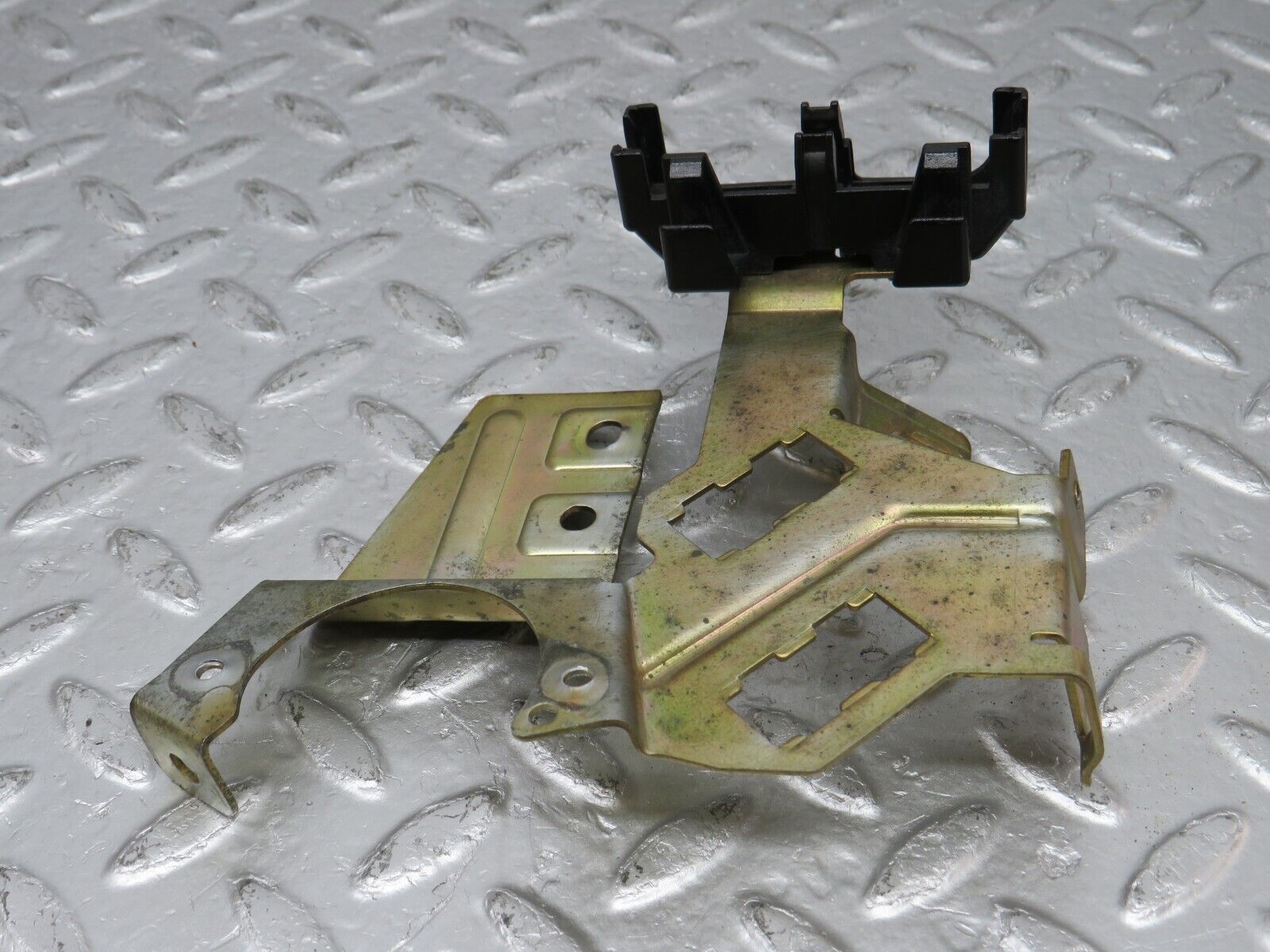 33309 Mercedes-Benz W202 C180 Relay Holder Bracket