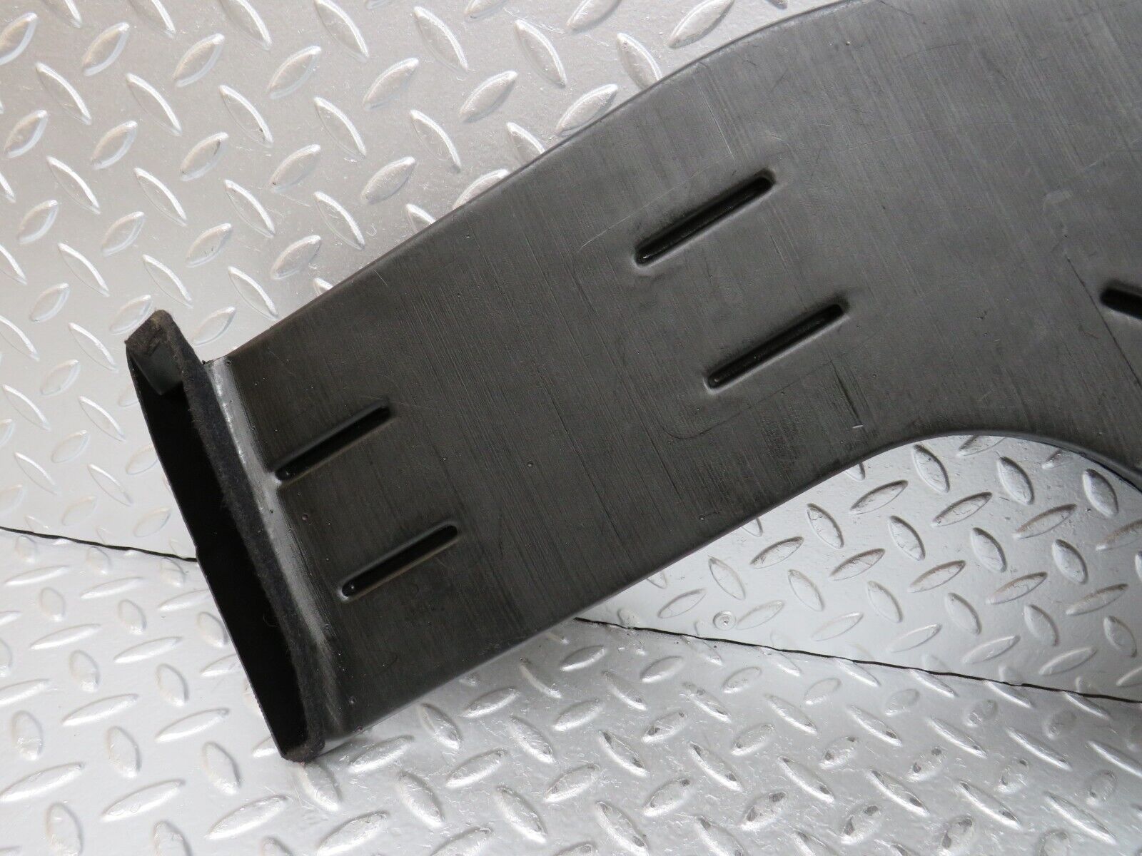 0235 Mercedes-Benz W116 350SE Ventillation Duct Right Side 1168311046