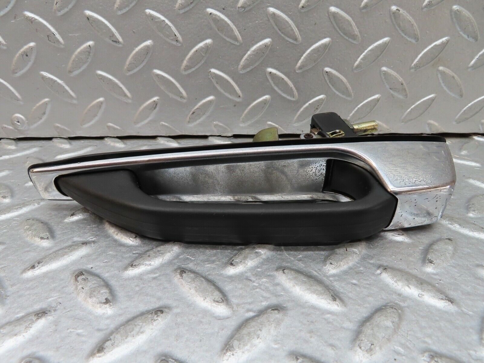 19149 Mercedes-Benz W123 300D Rear Exterior Door Handle 1237600359