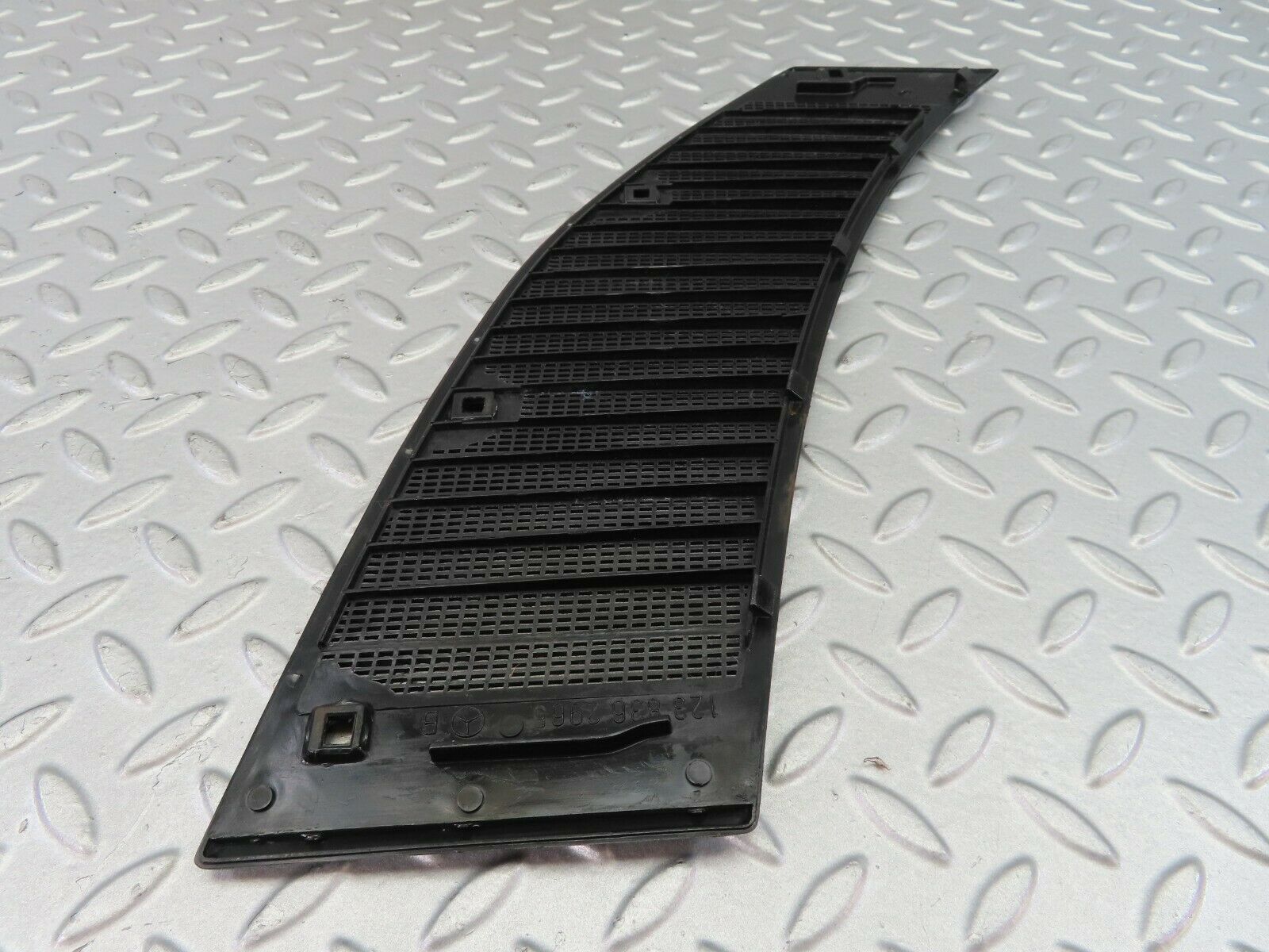 7569 Mercedes-Benz S123 230TE Wagon Air Intake Grill Left Side 1238362965