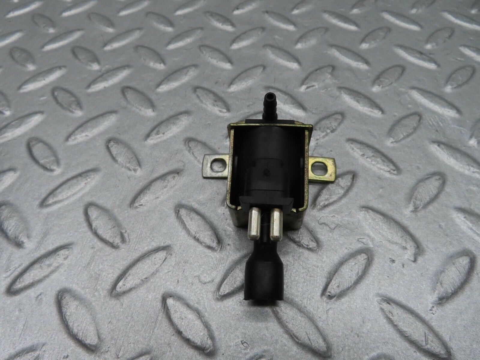 11995 Mercedes-Benz R129 300SL Coupe Vacuum Control Valve Pierburg 0015407097