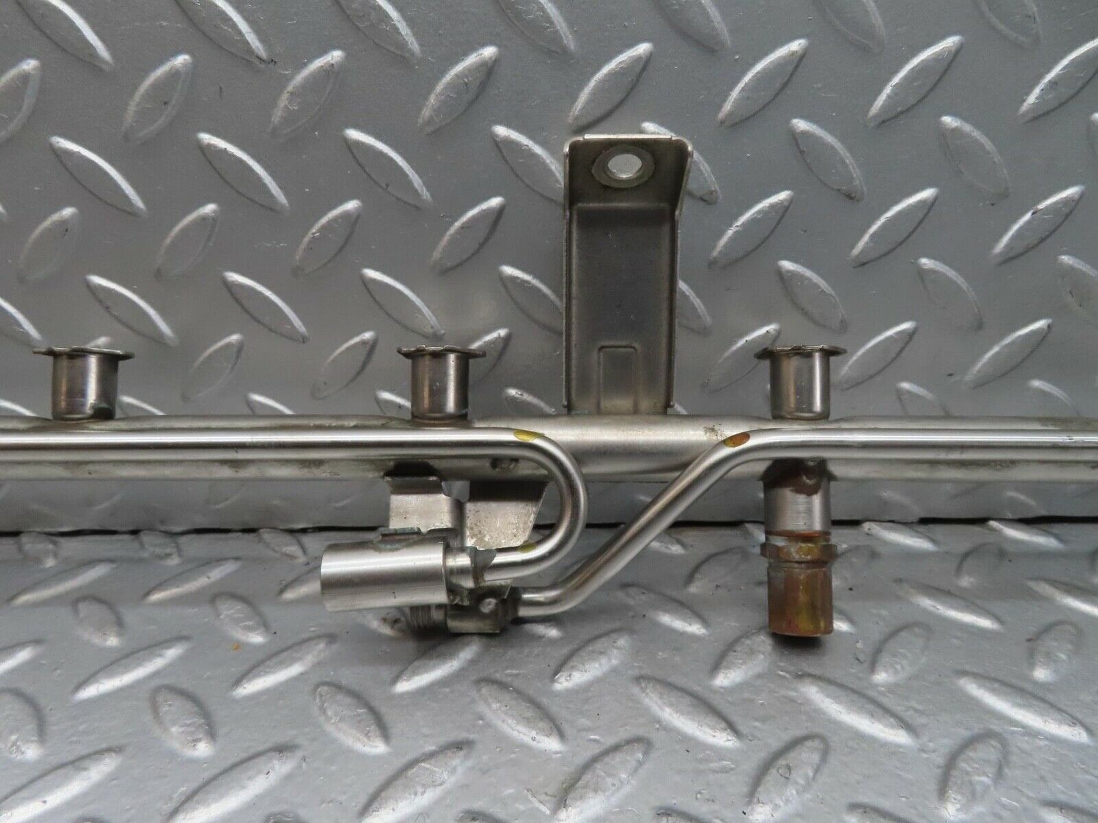 15074 Mercedes-Benz W140 S320 Fuel Injector Rail With Fuel Pressure Regulator