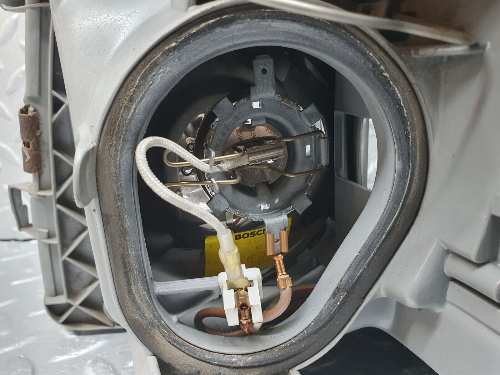 41013 Mercedes-Benz W126 300SE Headlight Right Side Bosch 1268209361 030106570