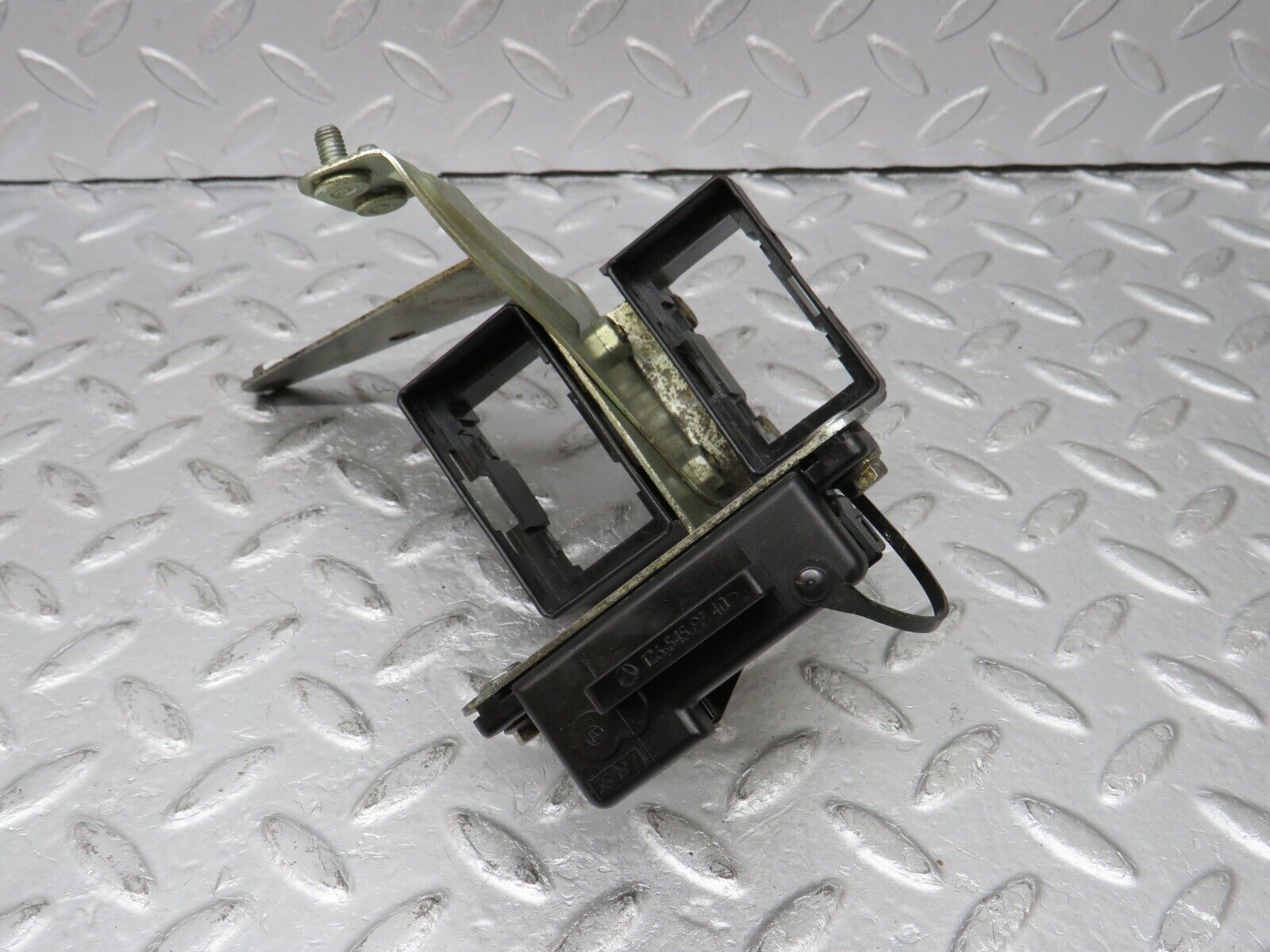 36186 Mercedes-Benz W126 420SE Diagnostic Connector With Bracket 1265459740