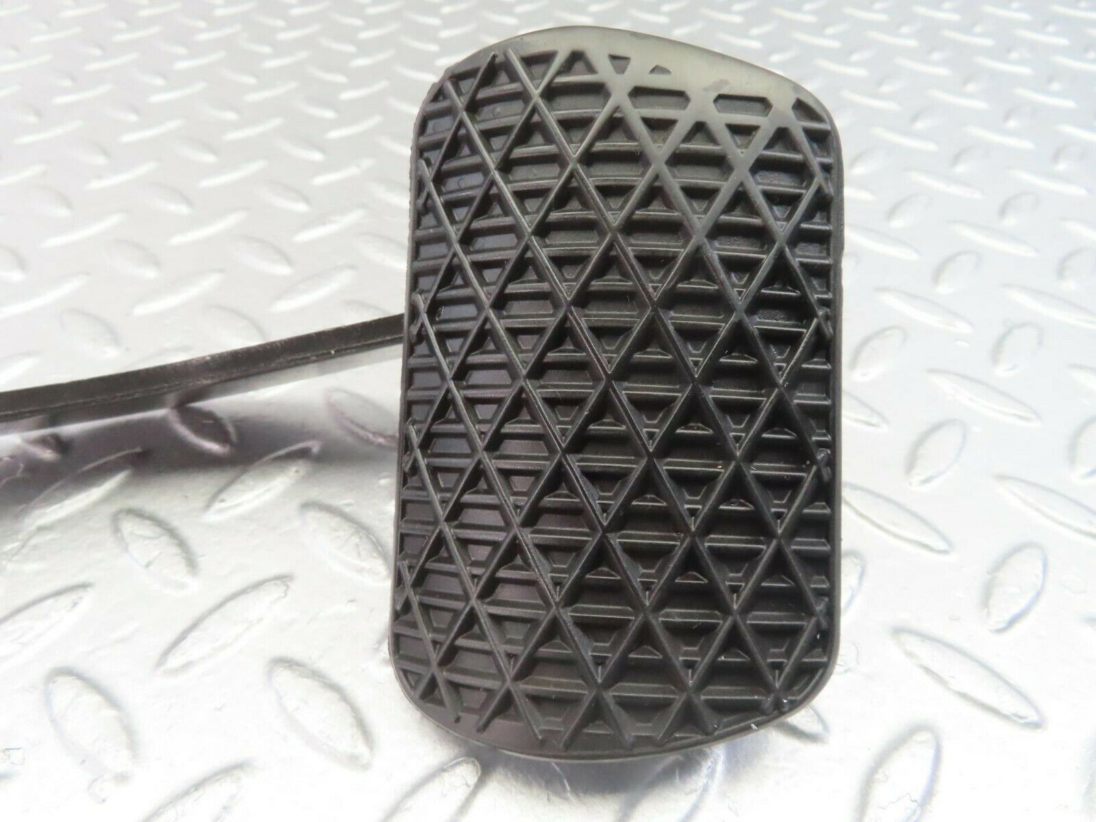 10495 Mercedes-Benz W201 190E Brake Pedal 1232910082