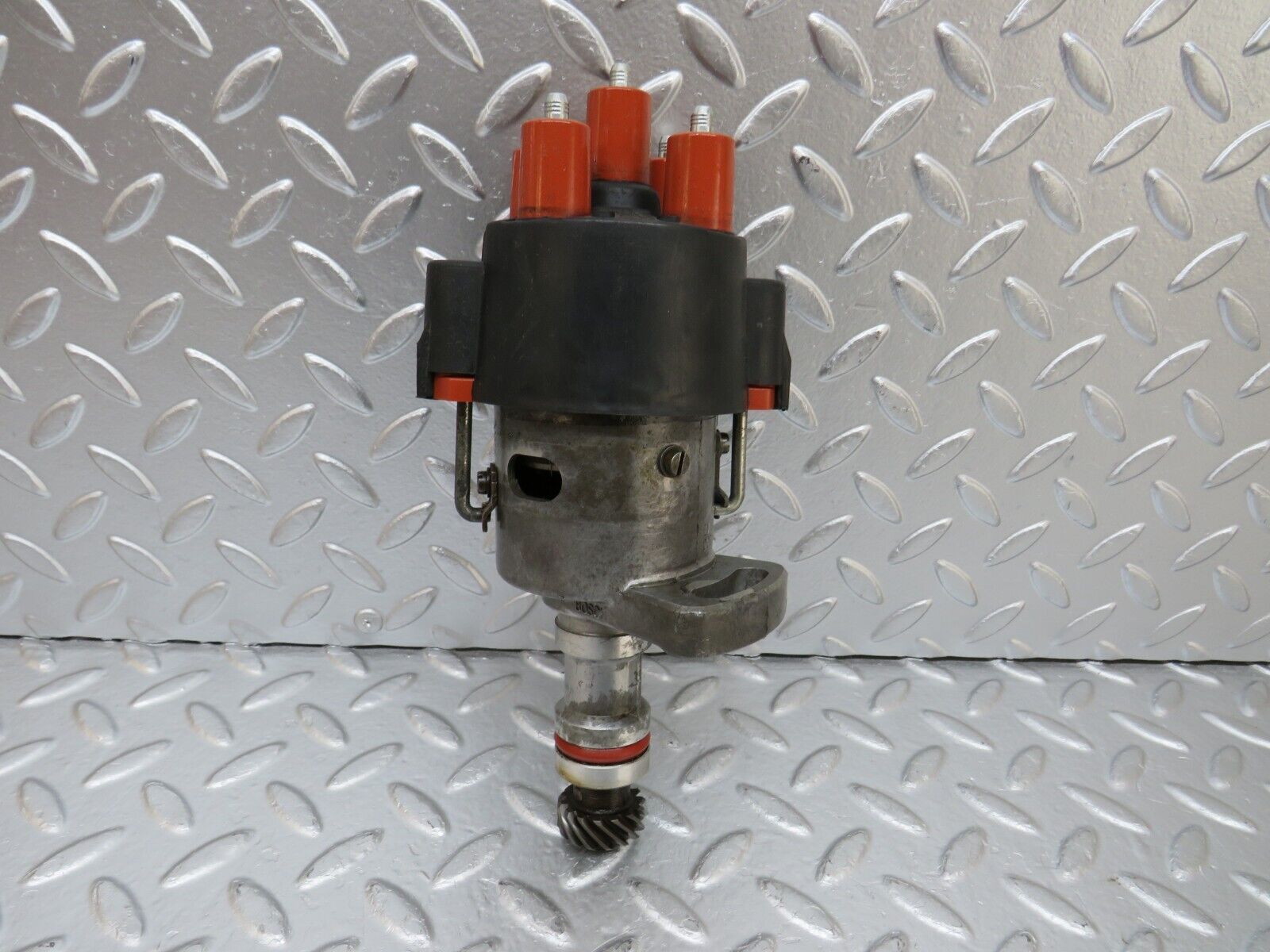 29375 Mercedes-Benz W124 230E Ignition Distributor Bosch 0031583101 0237002105