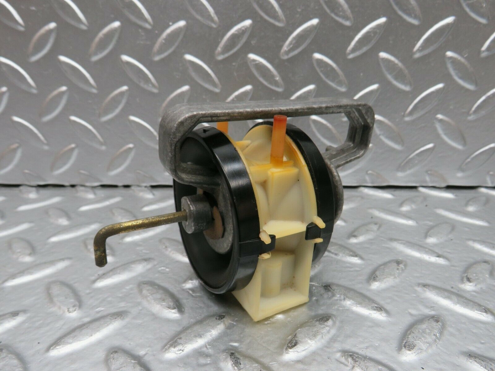 22720 Mercedes-Benz C107 450SLC Coupe Heater Box Vacuum Actuator