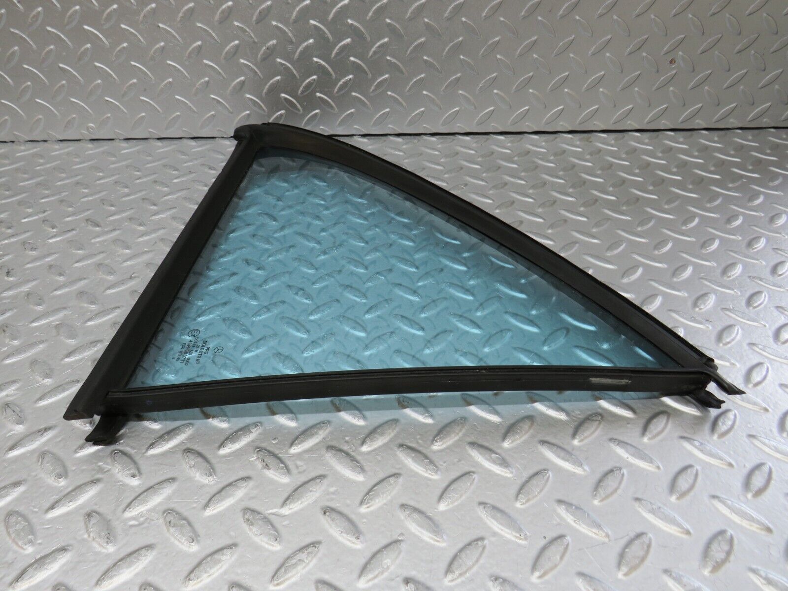 35060 Mercedes-Benz W210 320E Rear Right Quarter Window Glass 2107350224