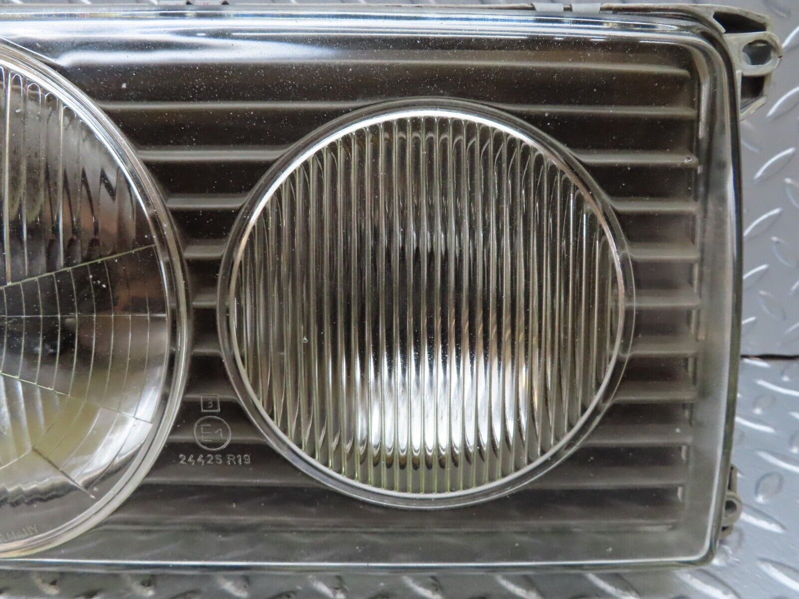 19097 Mercedes-Benz W123 300D Headlight Right Side Hella LHD