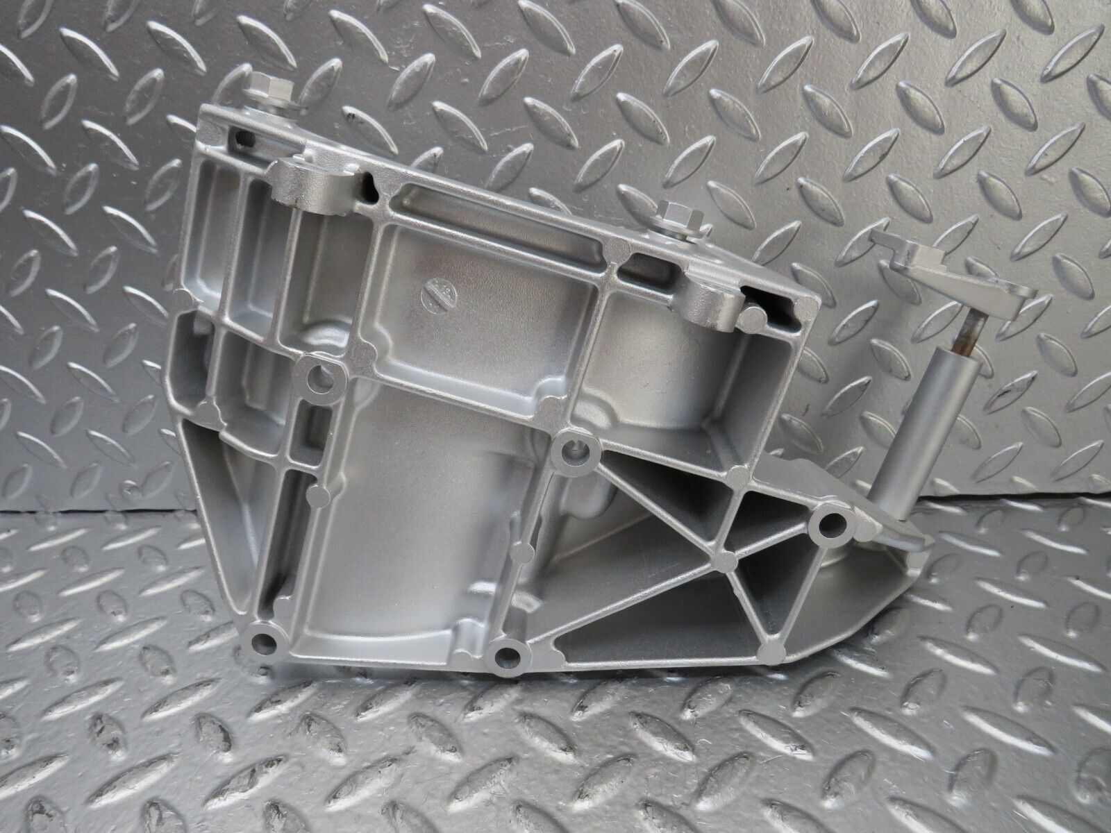 25956 Mercedes-Benz W124 280E Alternator Generator Bracket 1041550135