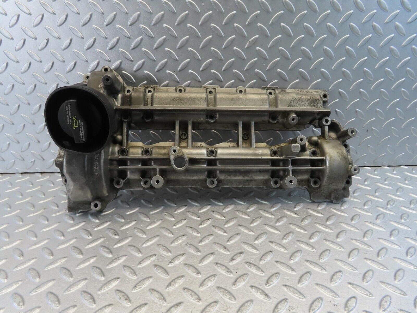 11264 Mercedes-Benz W221 S320 Cylinder Head Valve Cover 6420101130