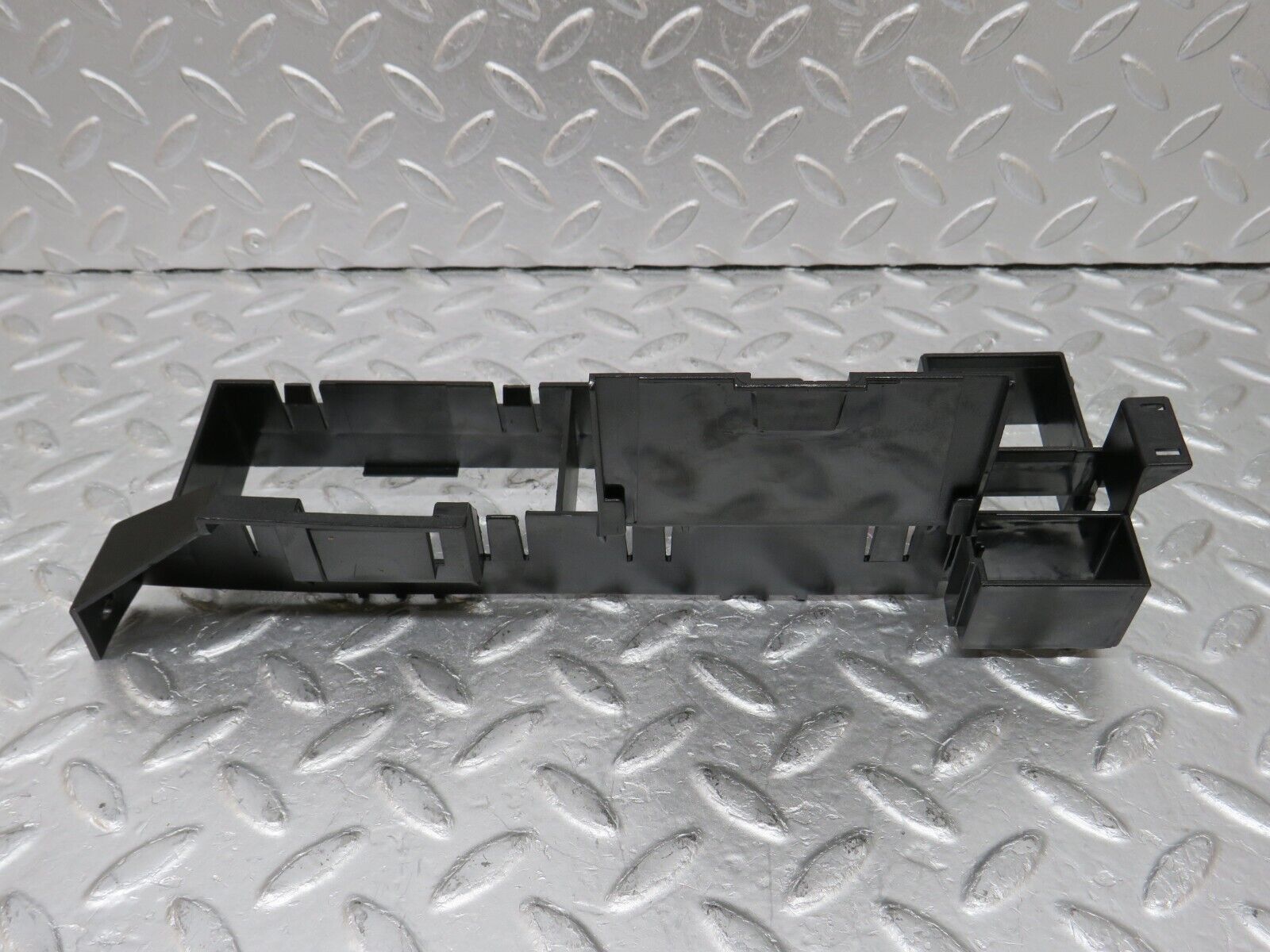 34810 Mercedes-Benz W210 320E Fuse Box Fuse Holder 2105460543