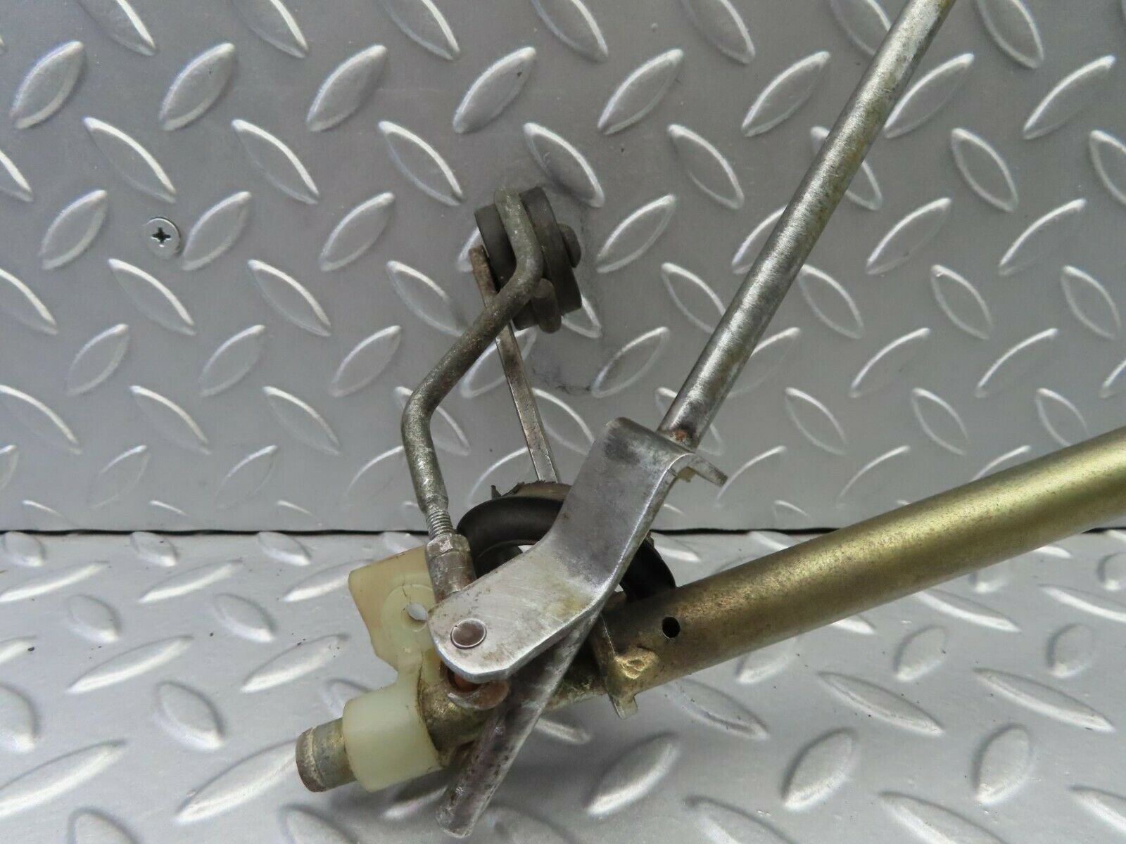 7207 Mercedes-Benz C107 350SLC Coupe Throttle Linkage