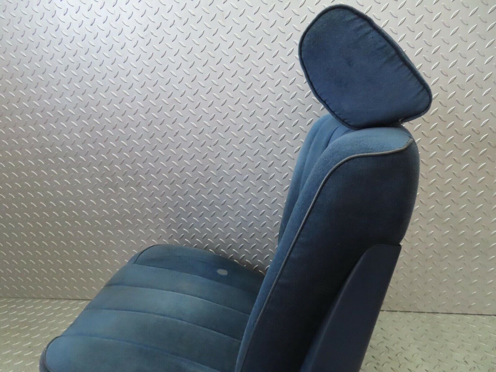 14006 Mercedes-Benz C107 280SLC Front Right Seat Blue